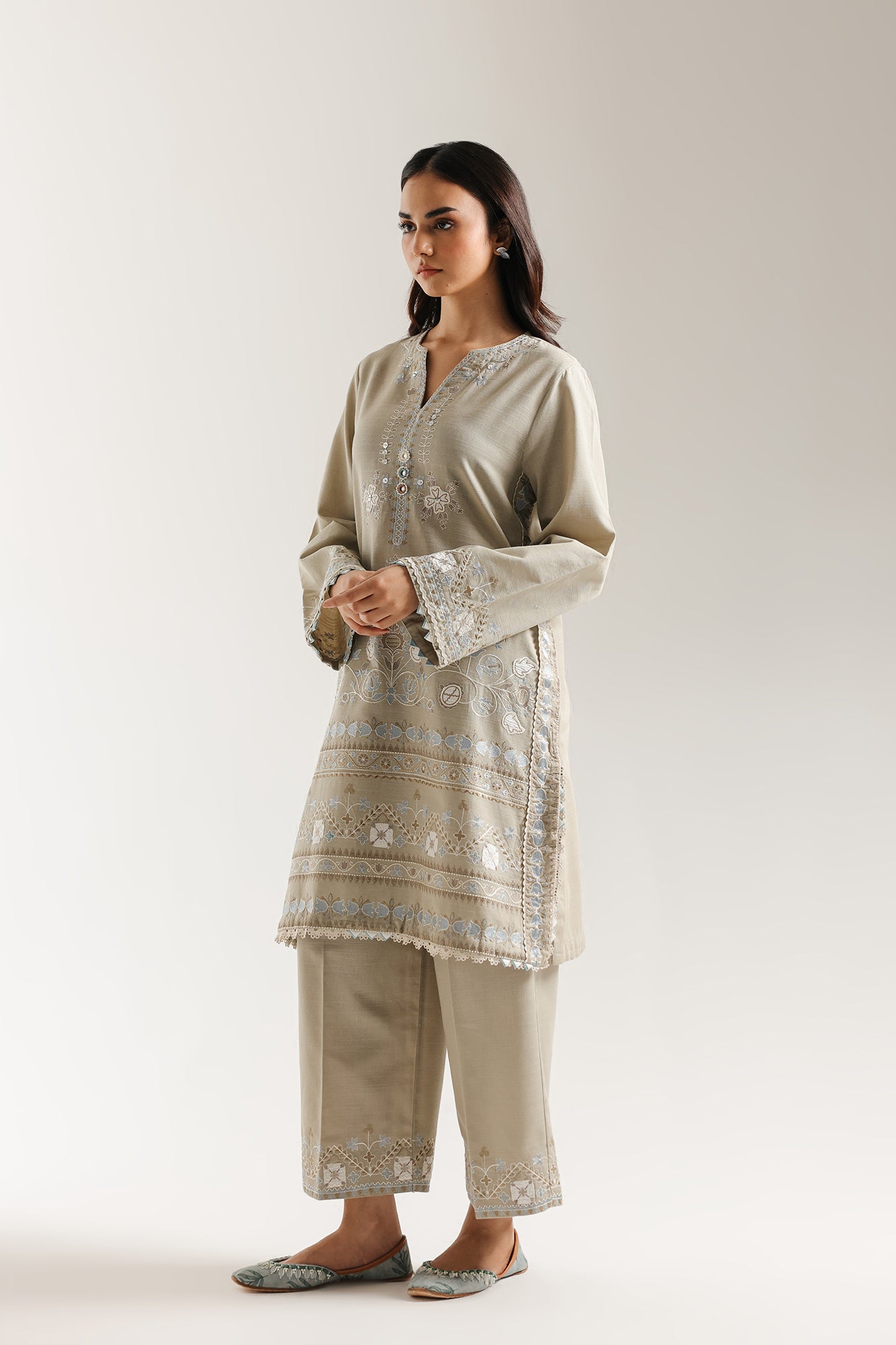 EMBROIDERED SUIT (E3705/103/817)