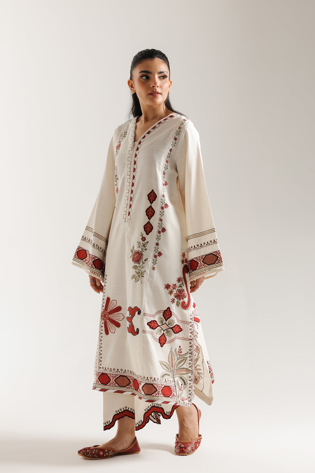 EMBROIDERED SUIT (E3711/103/002)