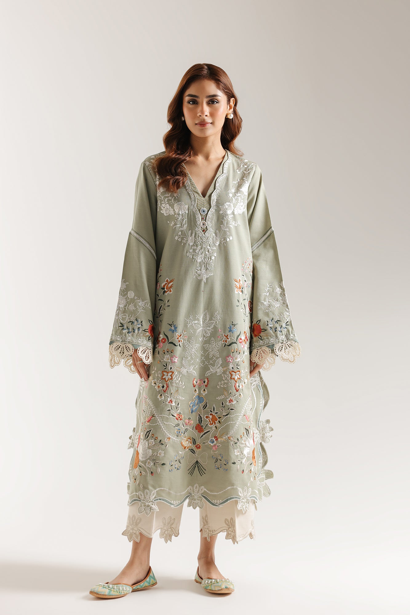 EMBROIDERED SUIT (E3713/103/130)