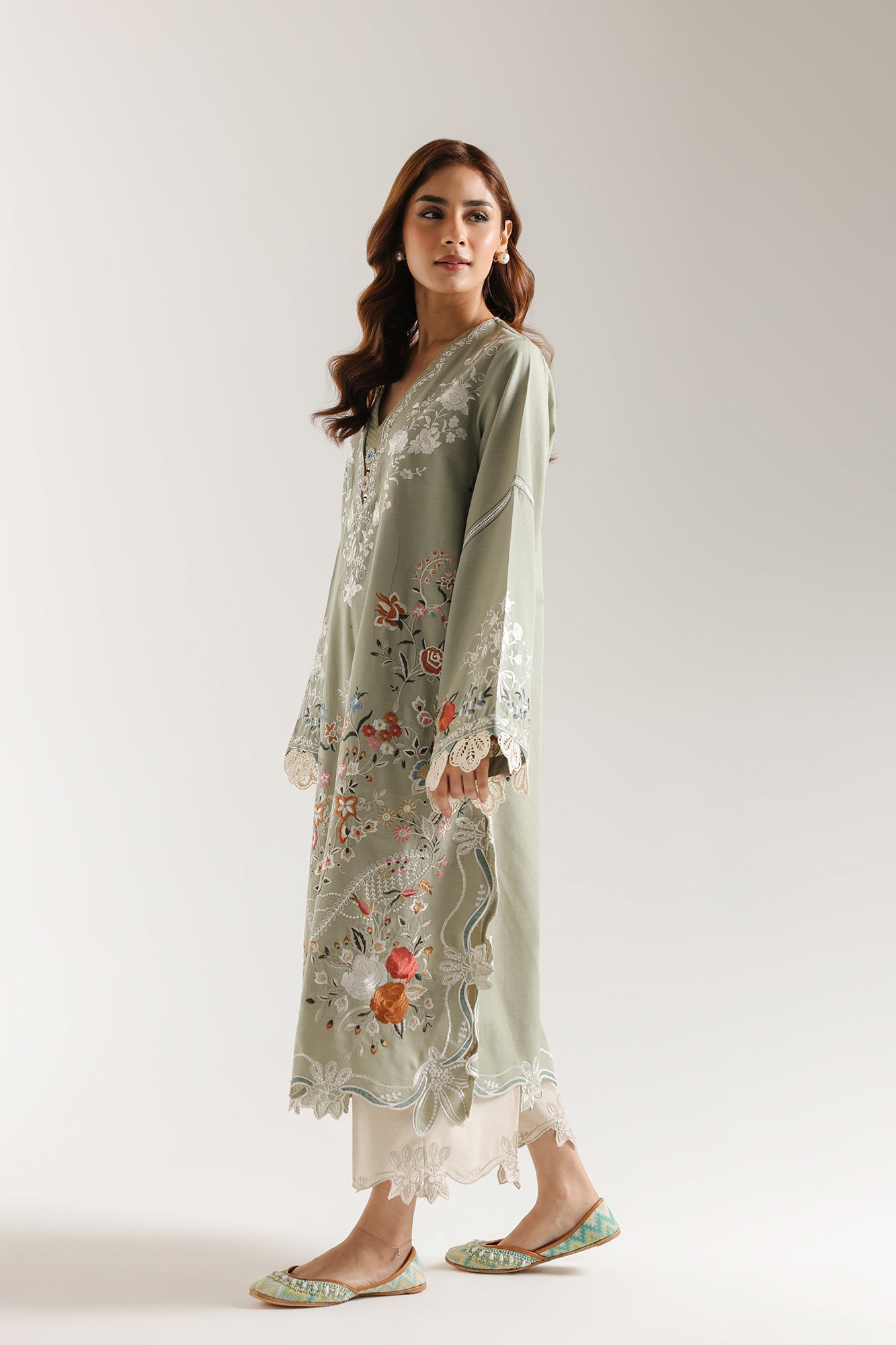 EMBROIDERED SUIT (E3713/103/130)