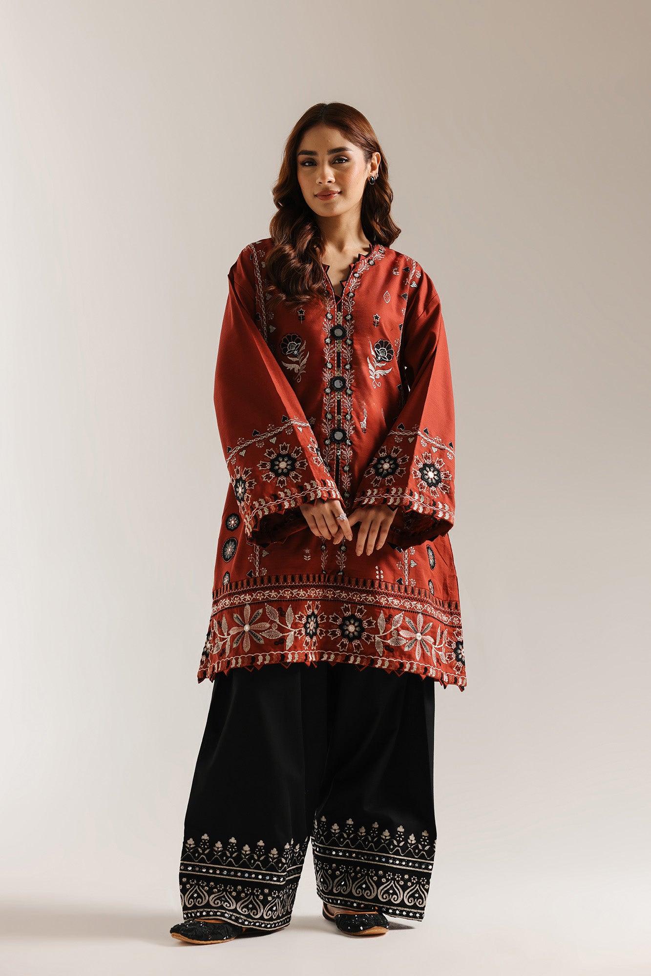 EMBROIDERED SUIT (E3724/103/319)