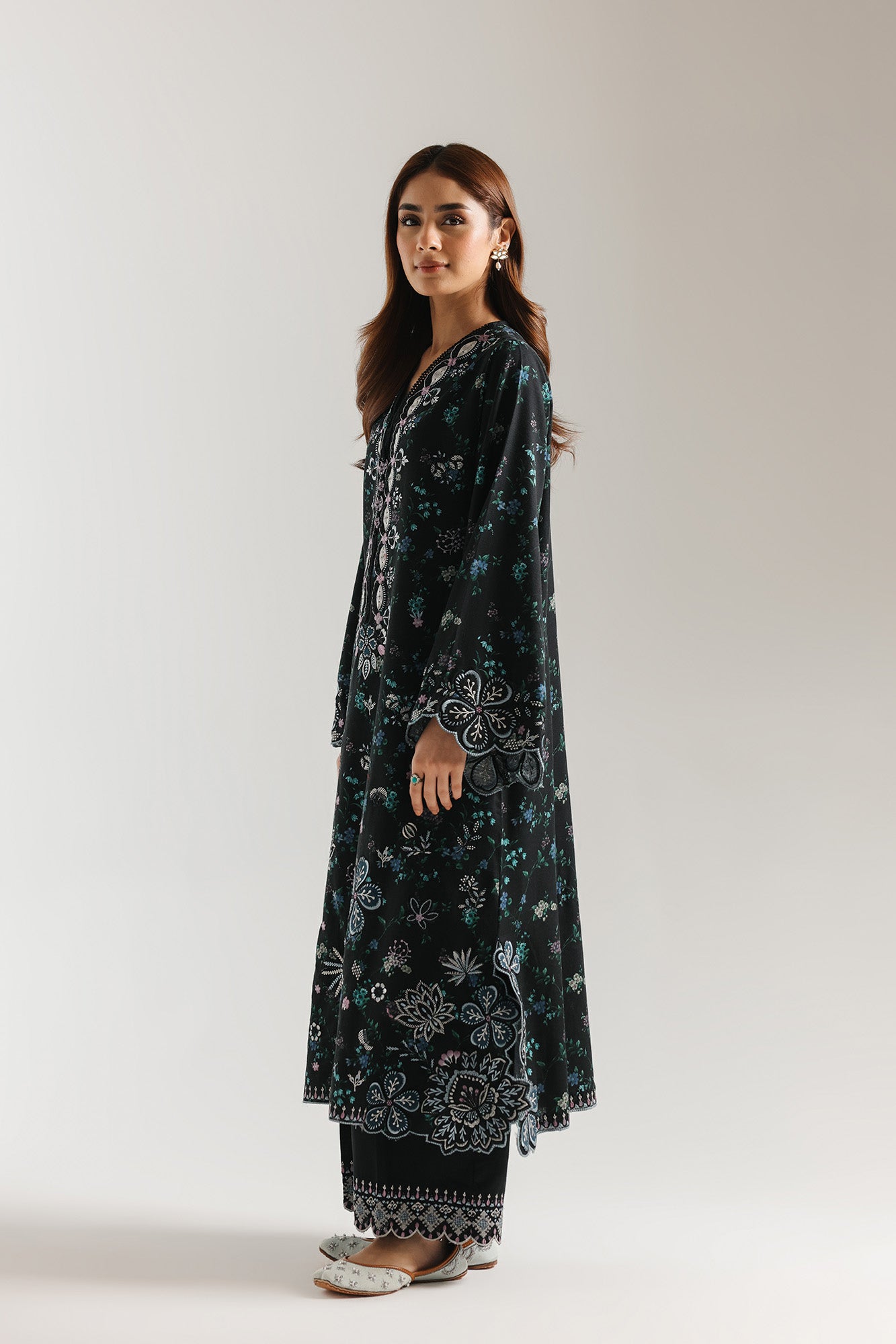 EMBROIDERED SUIT (E3732/103/902)