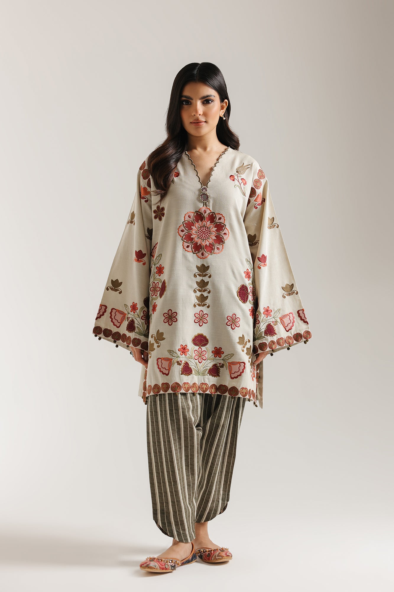 EMBROIDERED SUIT (E3733/103/722)