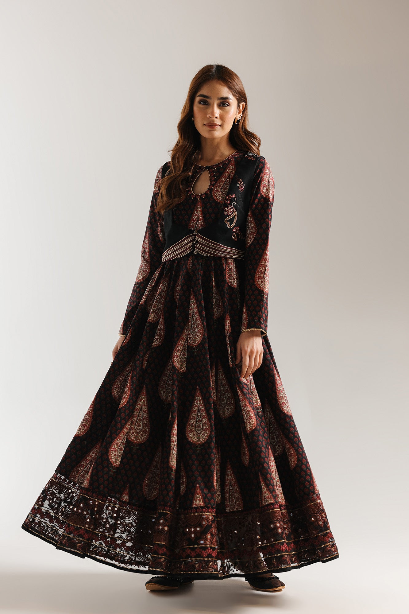 EMBROIDERED SUIT (E3735/103/902)