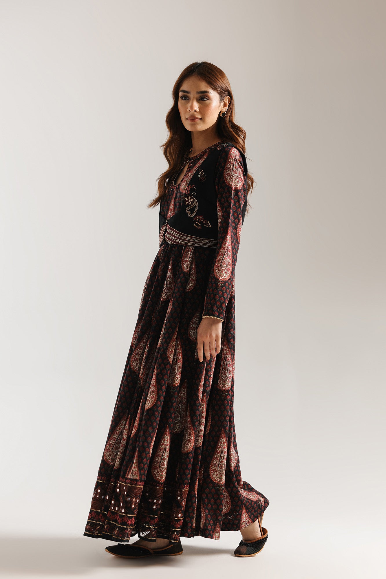 EMBROIDERED SUIT (E3735/103/902)