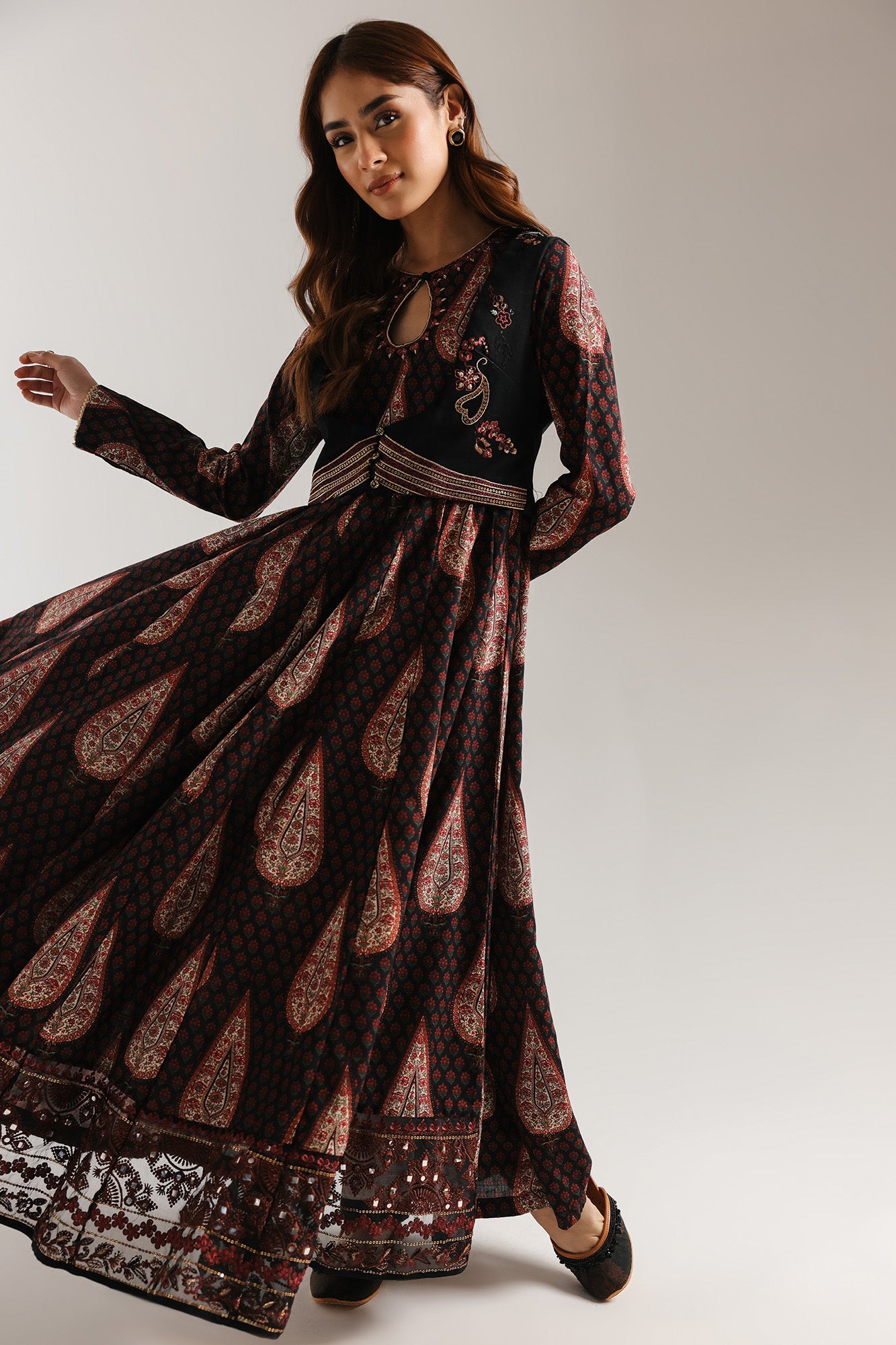 EMBROIDERED SUIT (E3735/103/902)