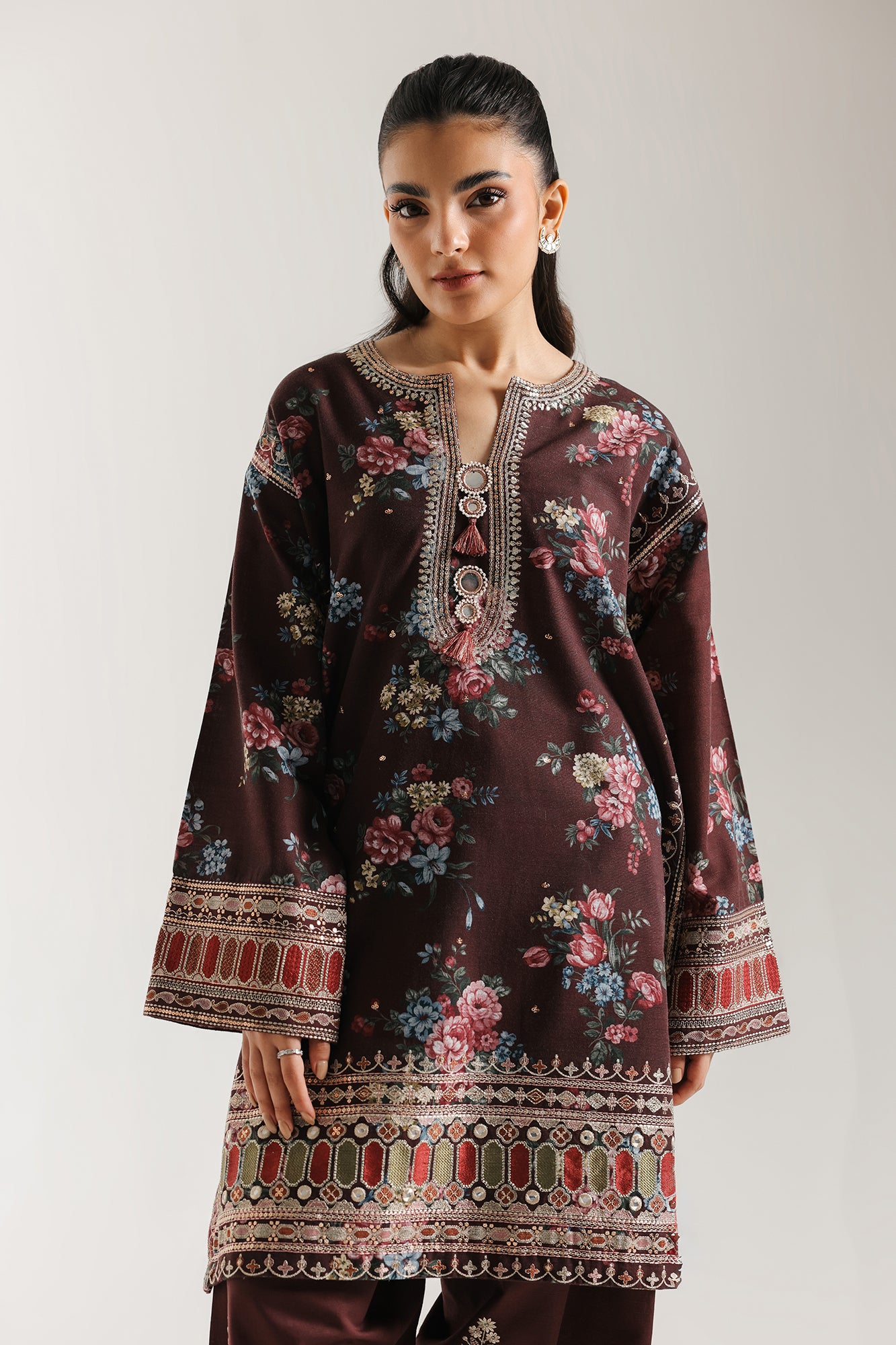 EMBROIDERED SUIT (E3736/103/520)