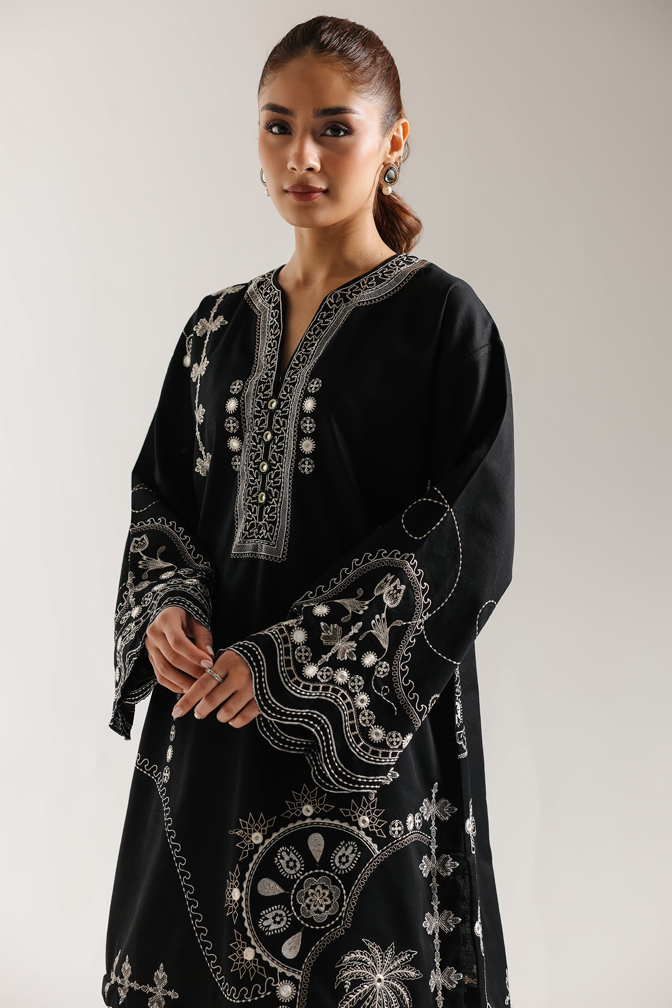 EMBROIDERED SUIT (E3737/103/902)