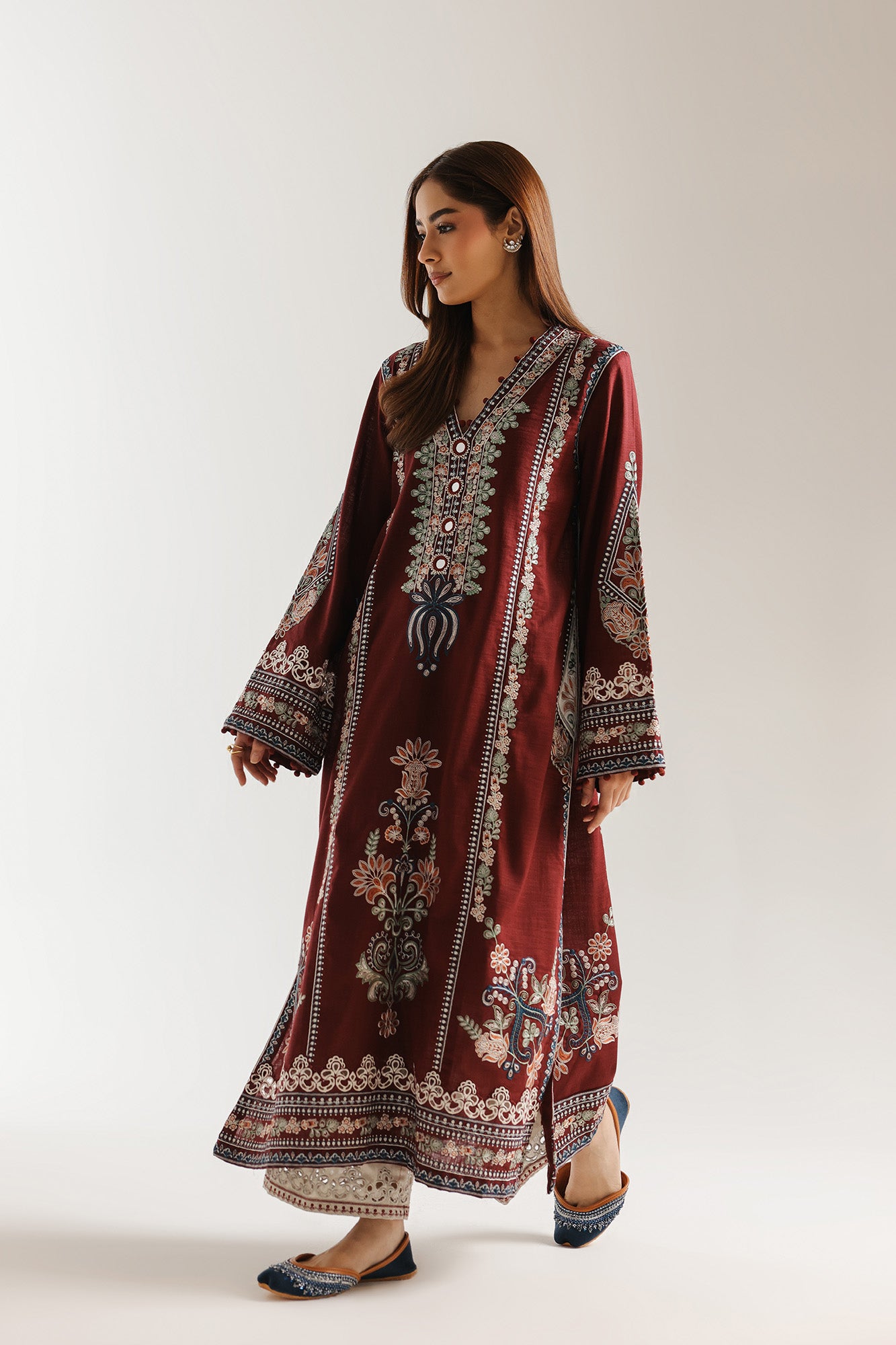 EMBROIDERED SUIT (E3742/103/304)