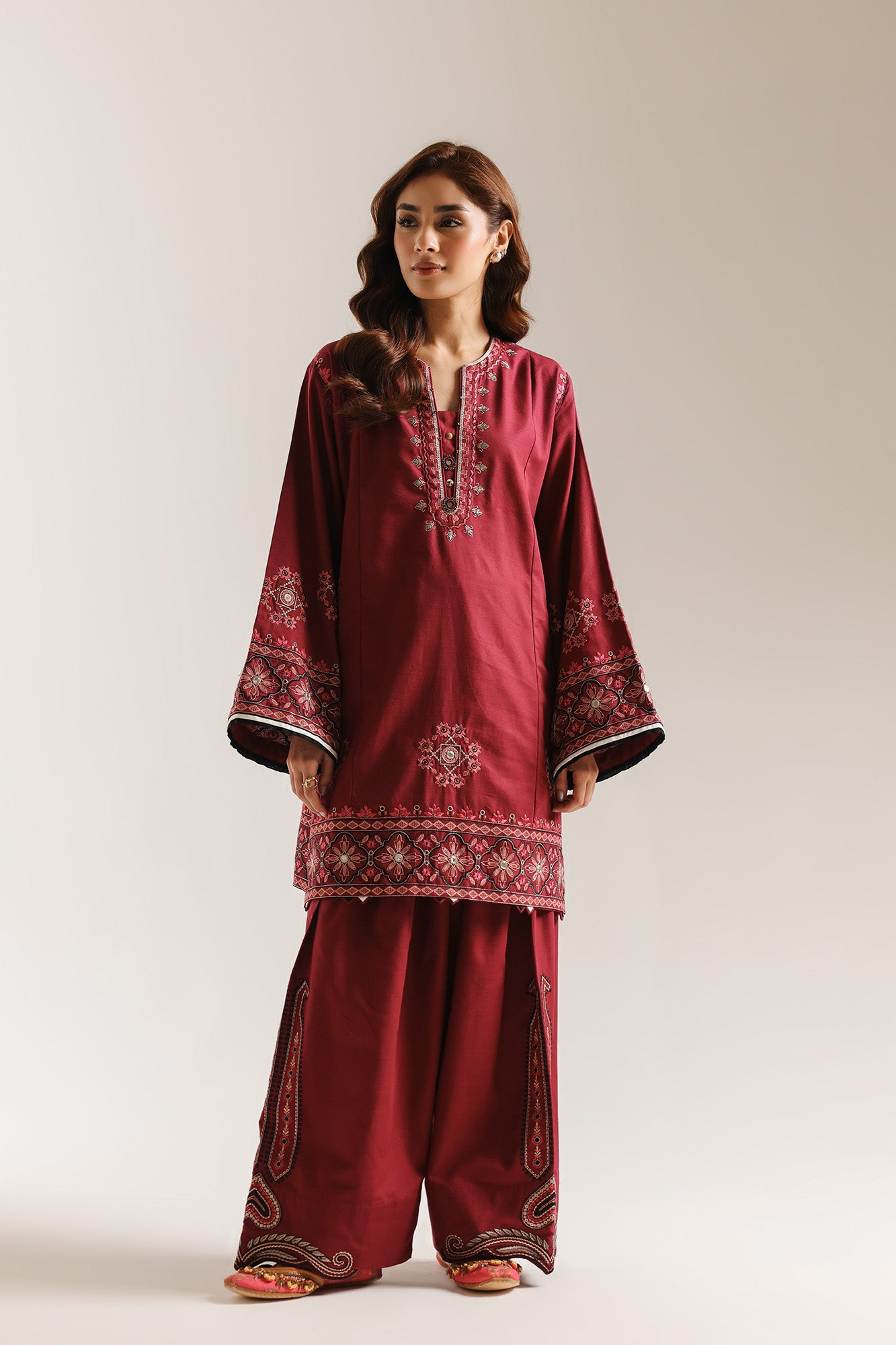 EMBROIDERED SUIT (E3744/103/404)