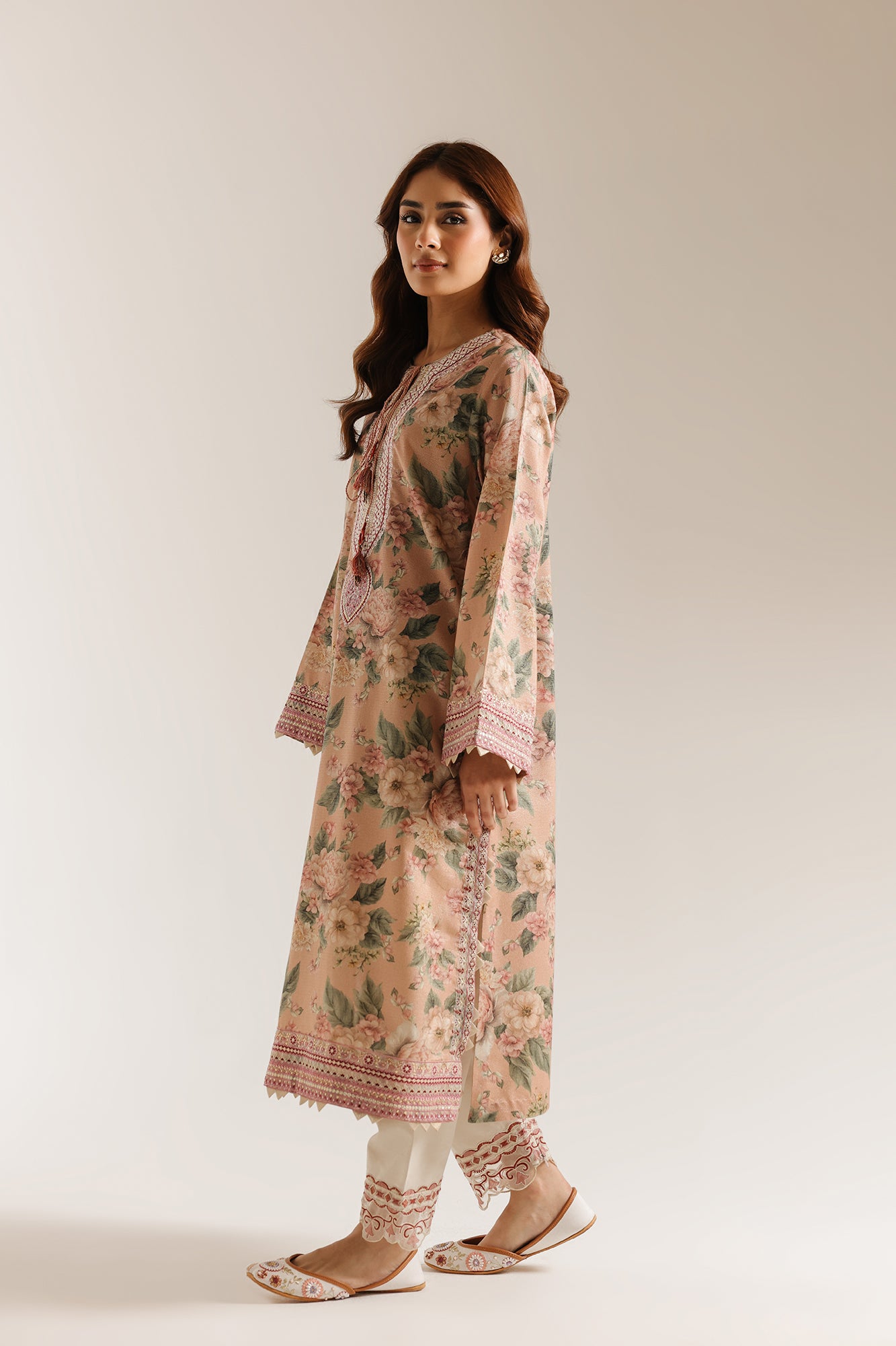 EMBROIDERED SUIT (E3751/103/216)