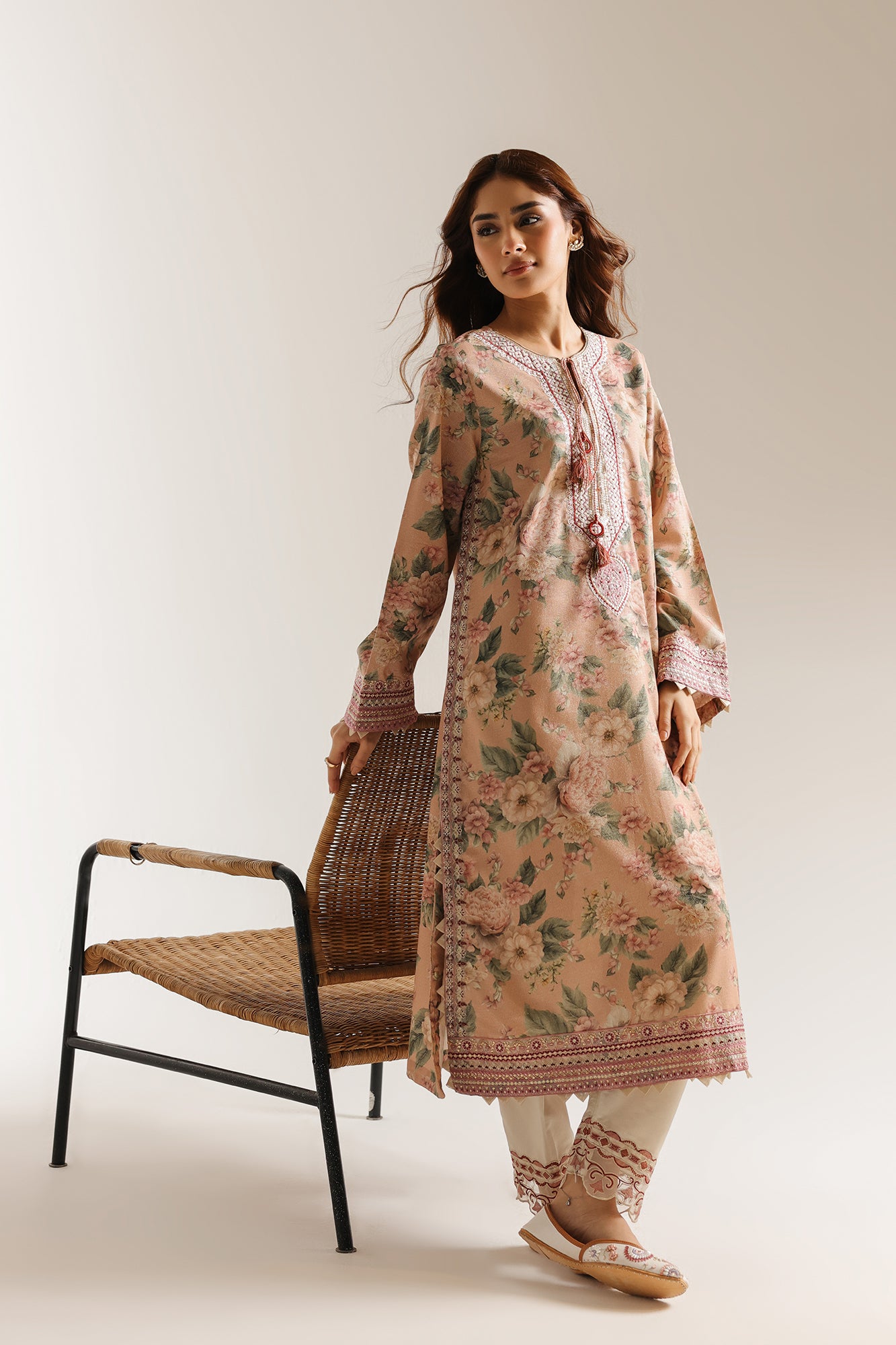 EMBROIDERED SUIT (E3751/103/216)