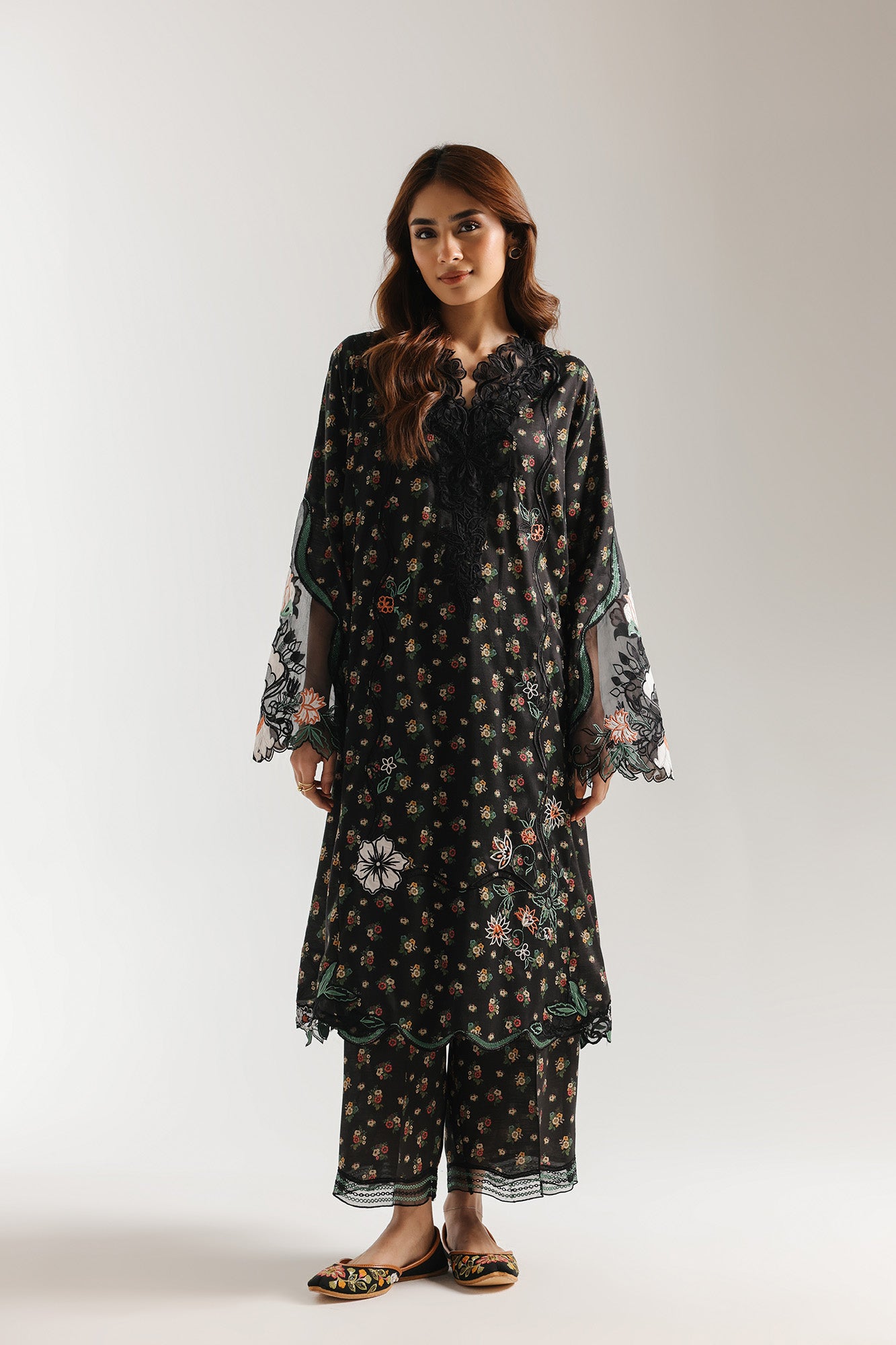 EMBROIDERED SUIT (E3770/103/902)