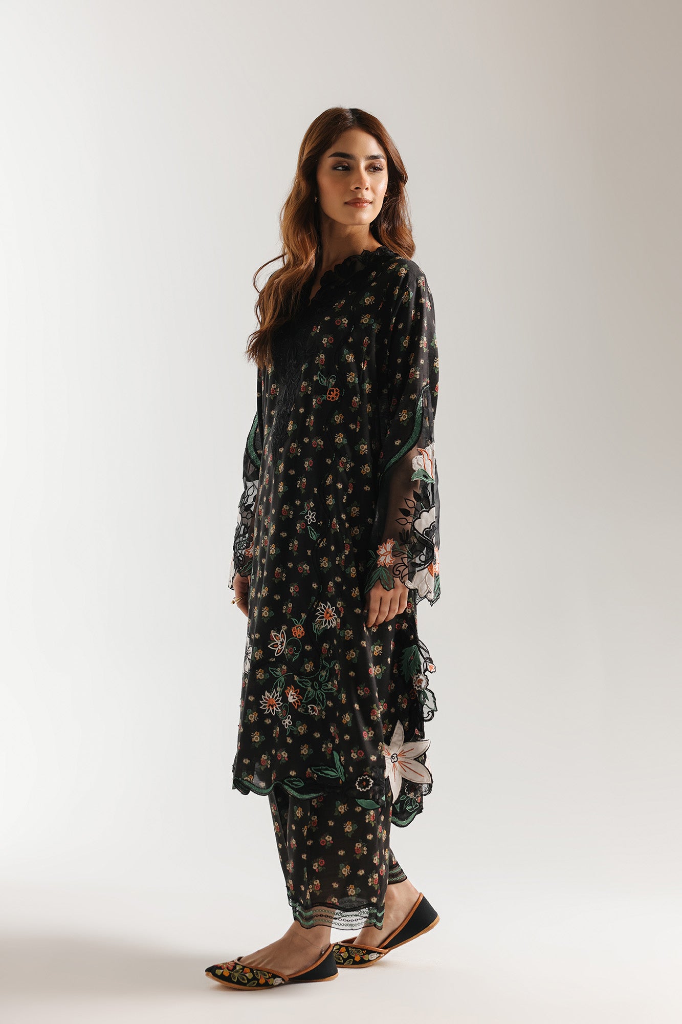 EMBROIDERED SUIT (E3770/103/902)