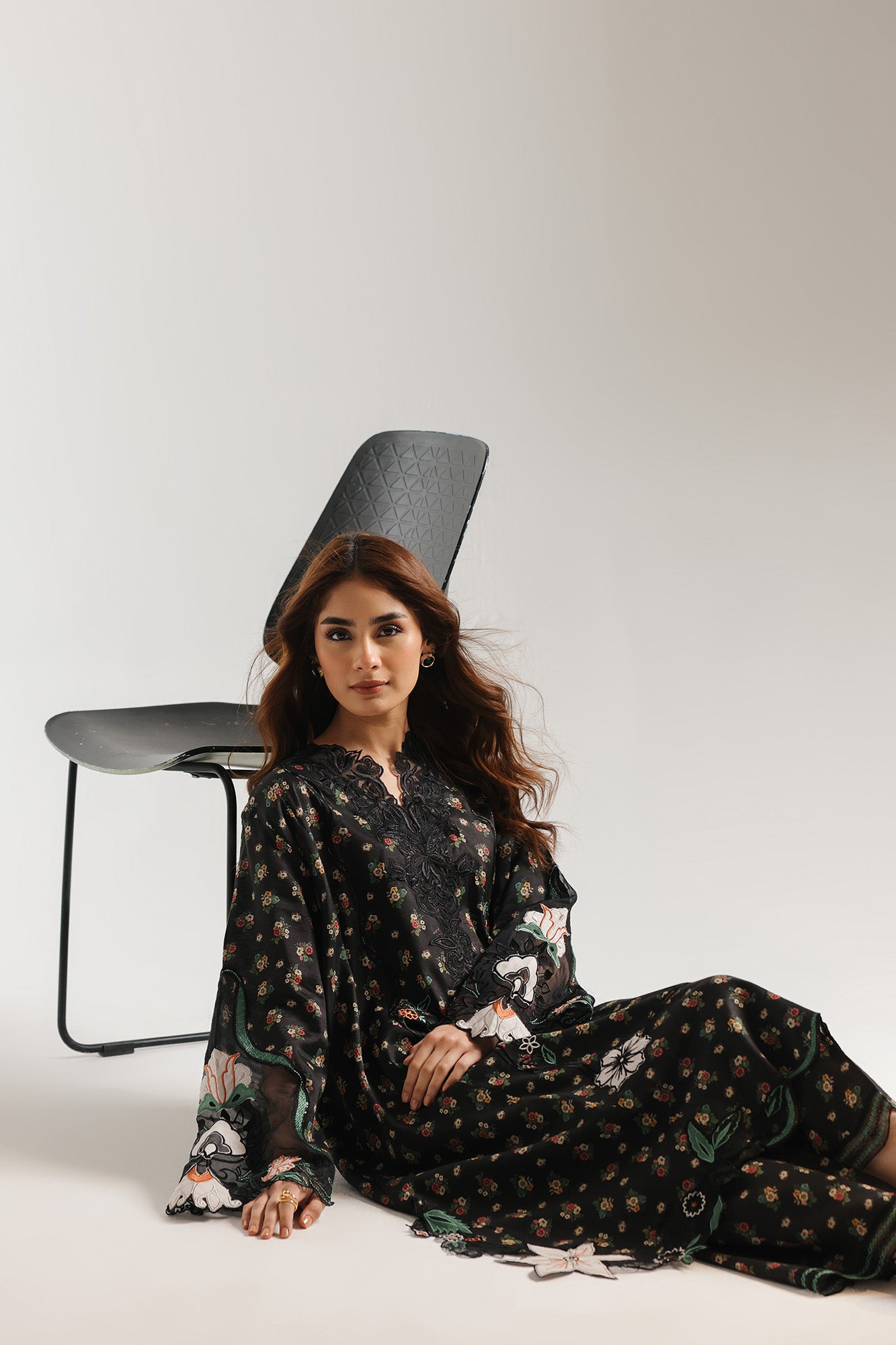 EMBROIDERED SUIT (E3770/103/902)