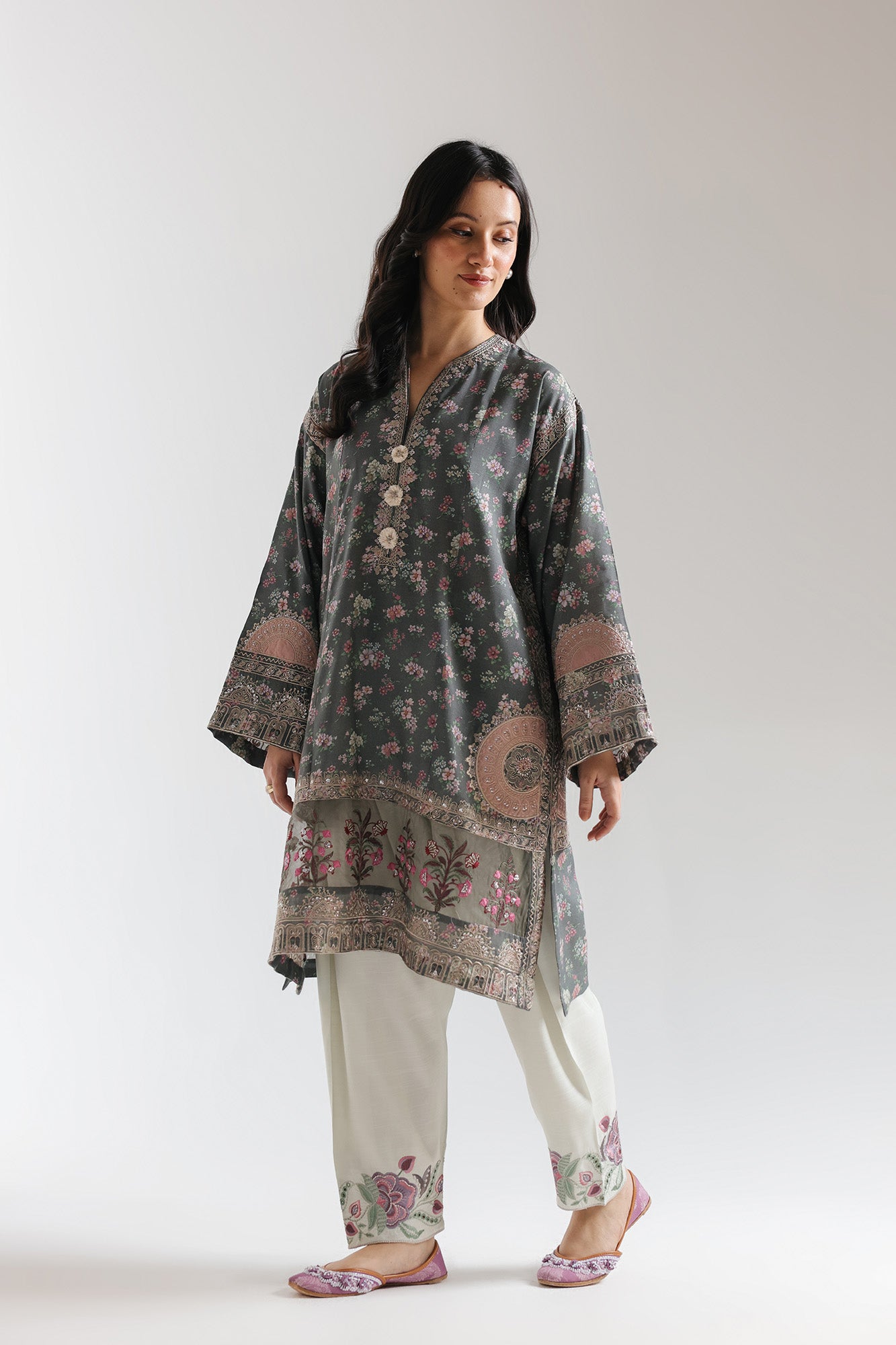 EMBROIDERED SUIT (E3771/103/905)