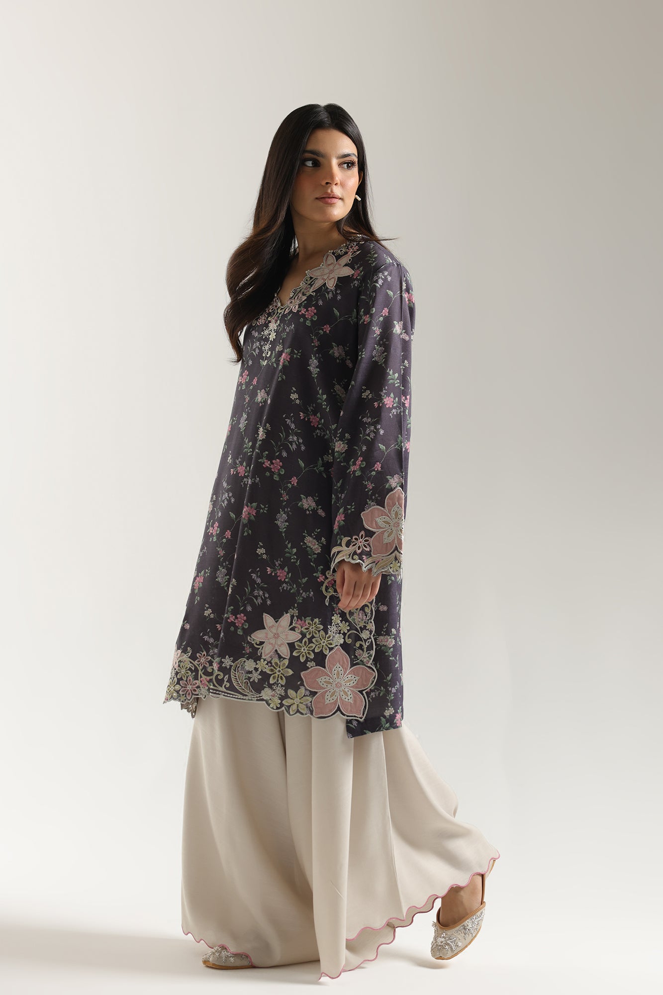 EMBROIDERED SUIT (E3774/103/505)