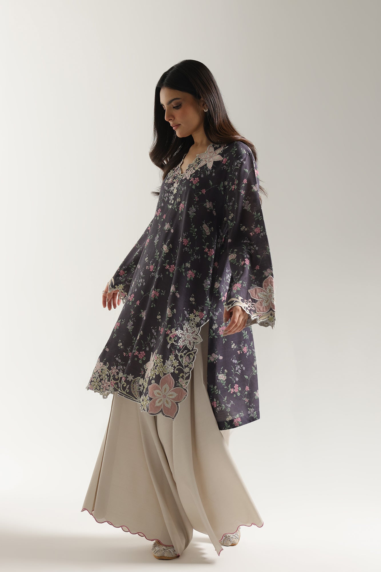 EMBROIDERED SUIT (E3774/103/505)