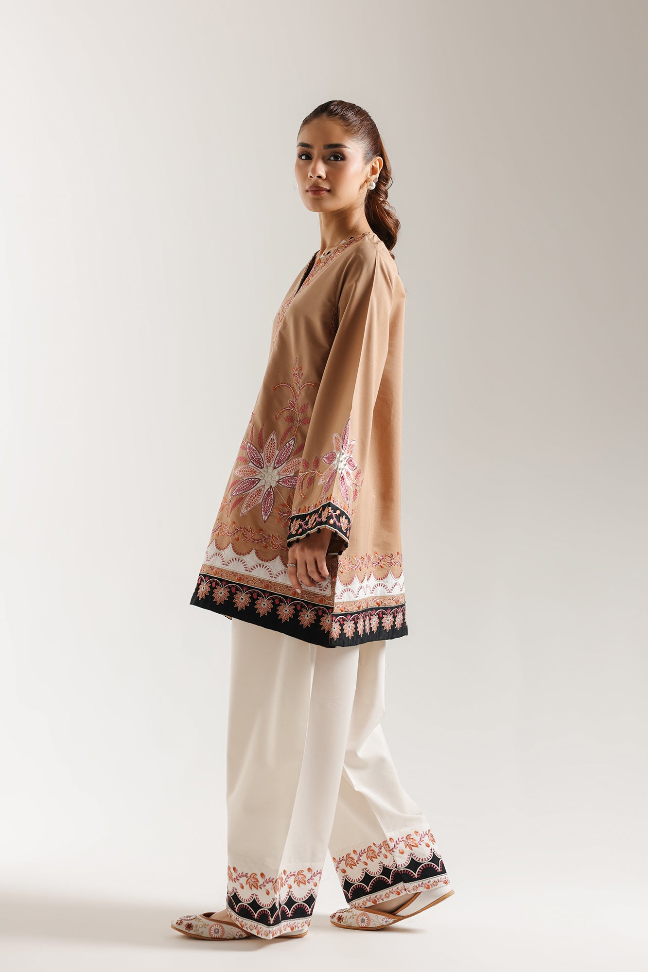 EMBROIDERED SUIT (E3781/103/806)