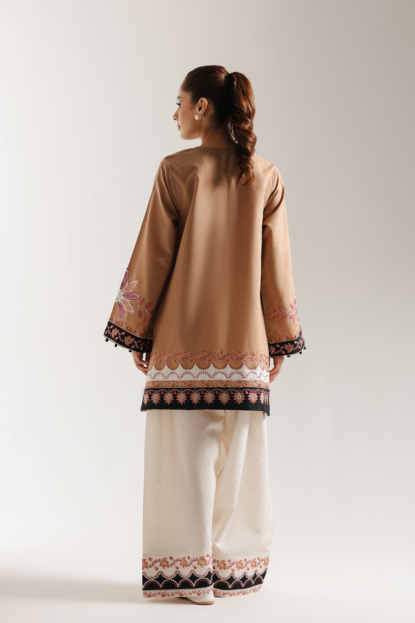 EMBROIDERED SUIT (E3781/103/806)