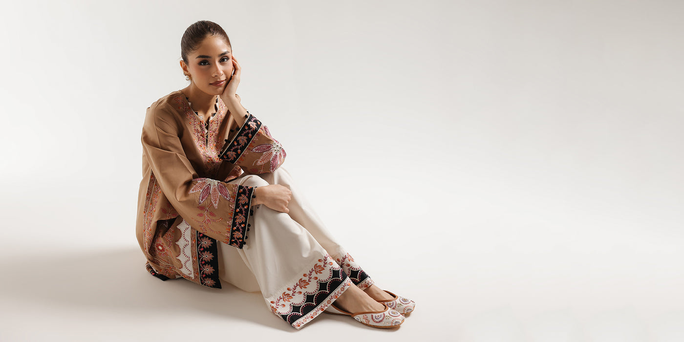 EMBROIDERED SUIT (E3781/103/806)