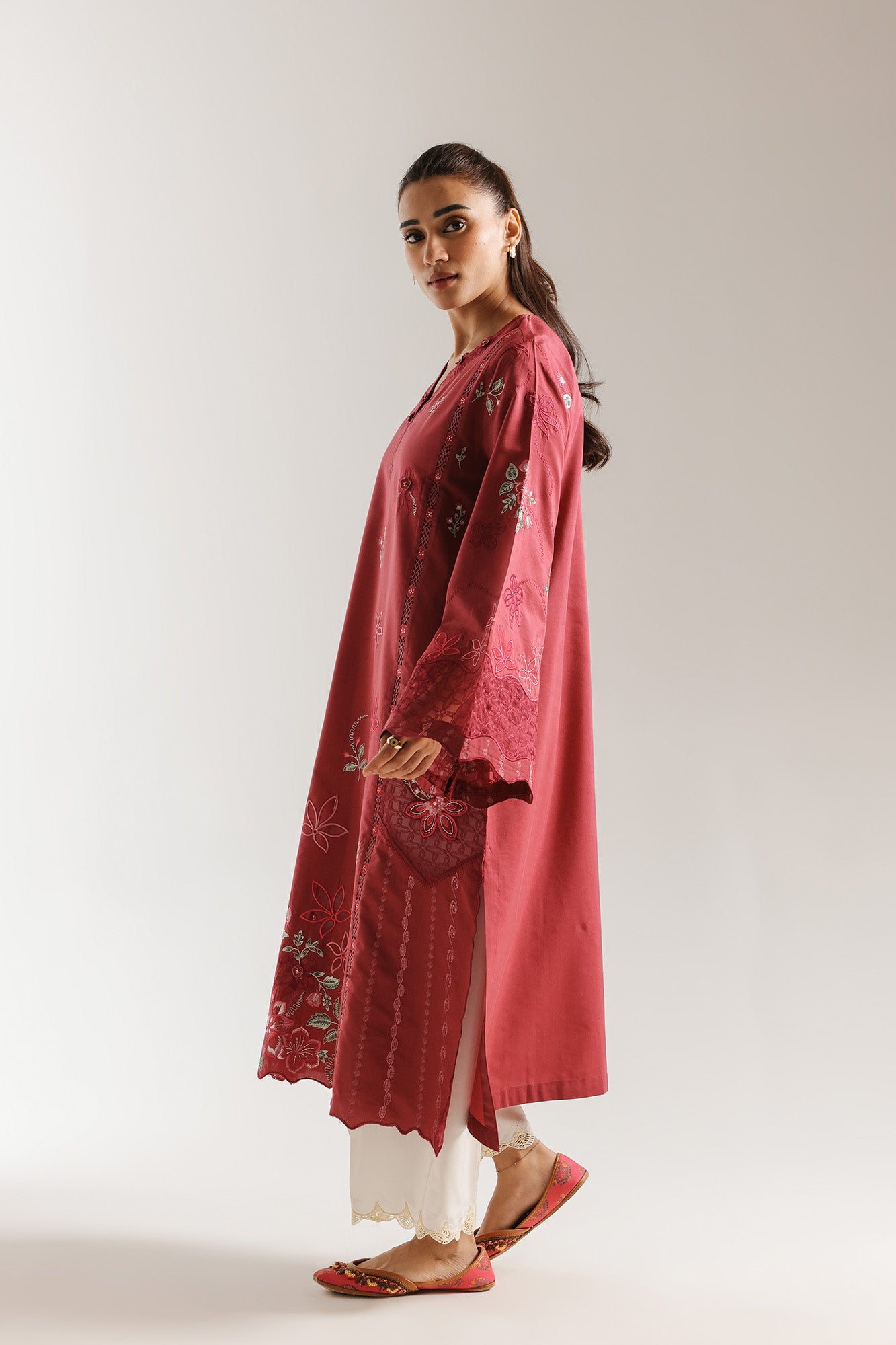 EMBROIDERED SUIT (E3785/103/405)