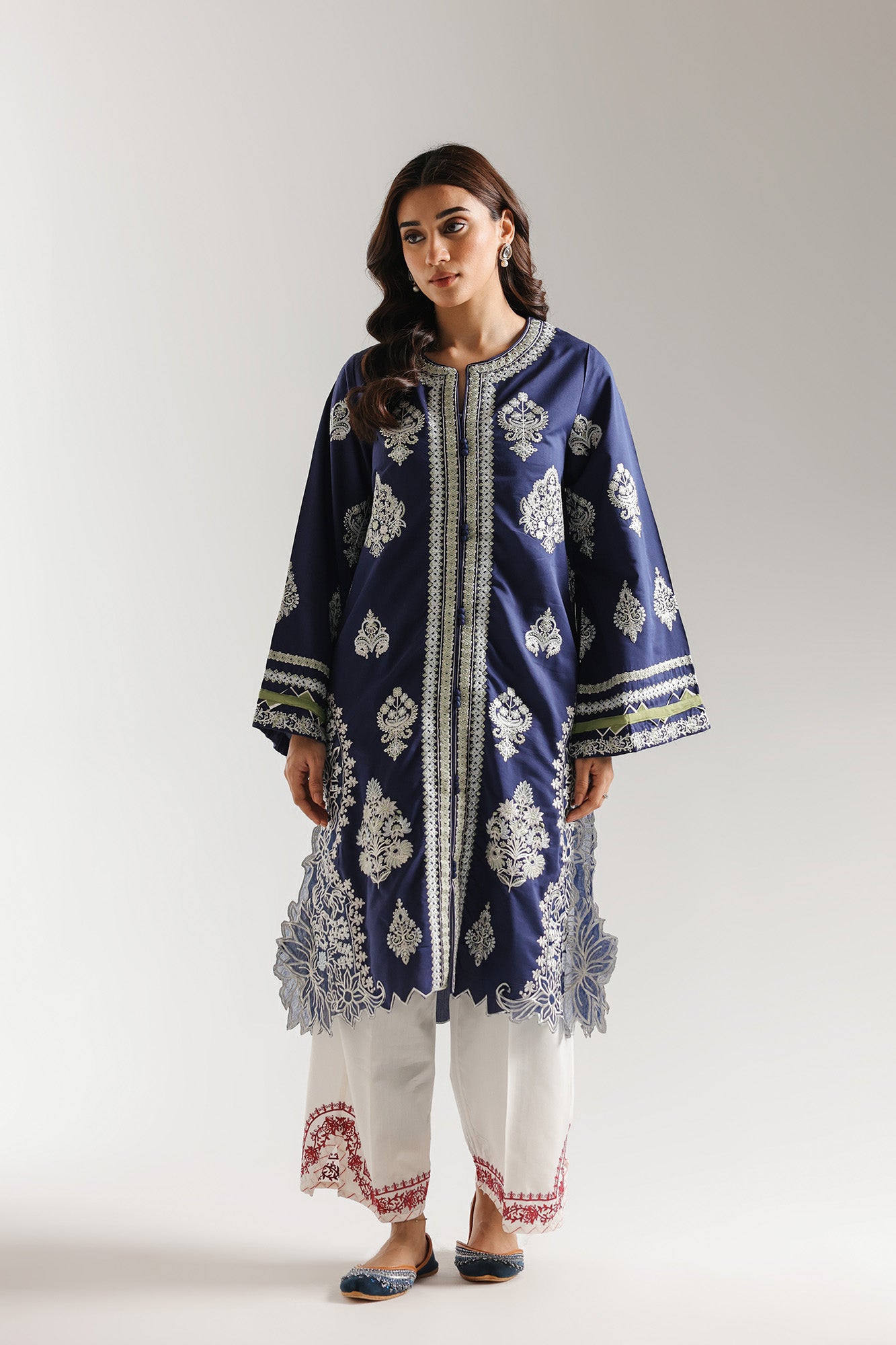 EMBROIDERED SUIT (E3786/103/622)