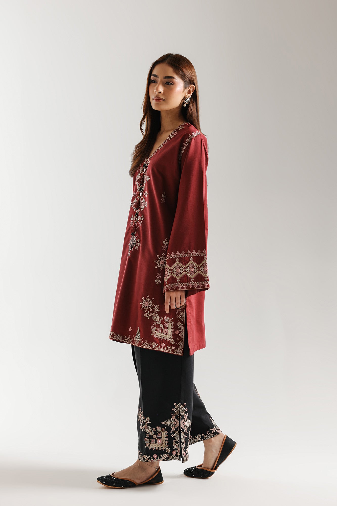 EMBROIDERED SUIT (E3789/103/307)