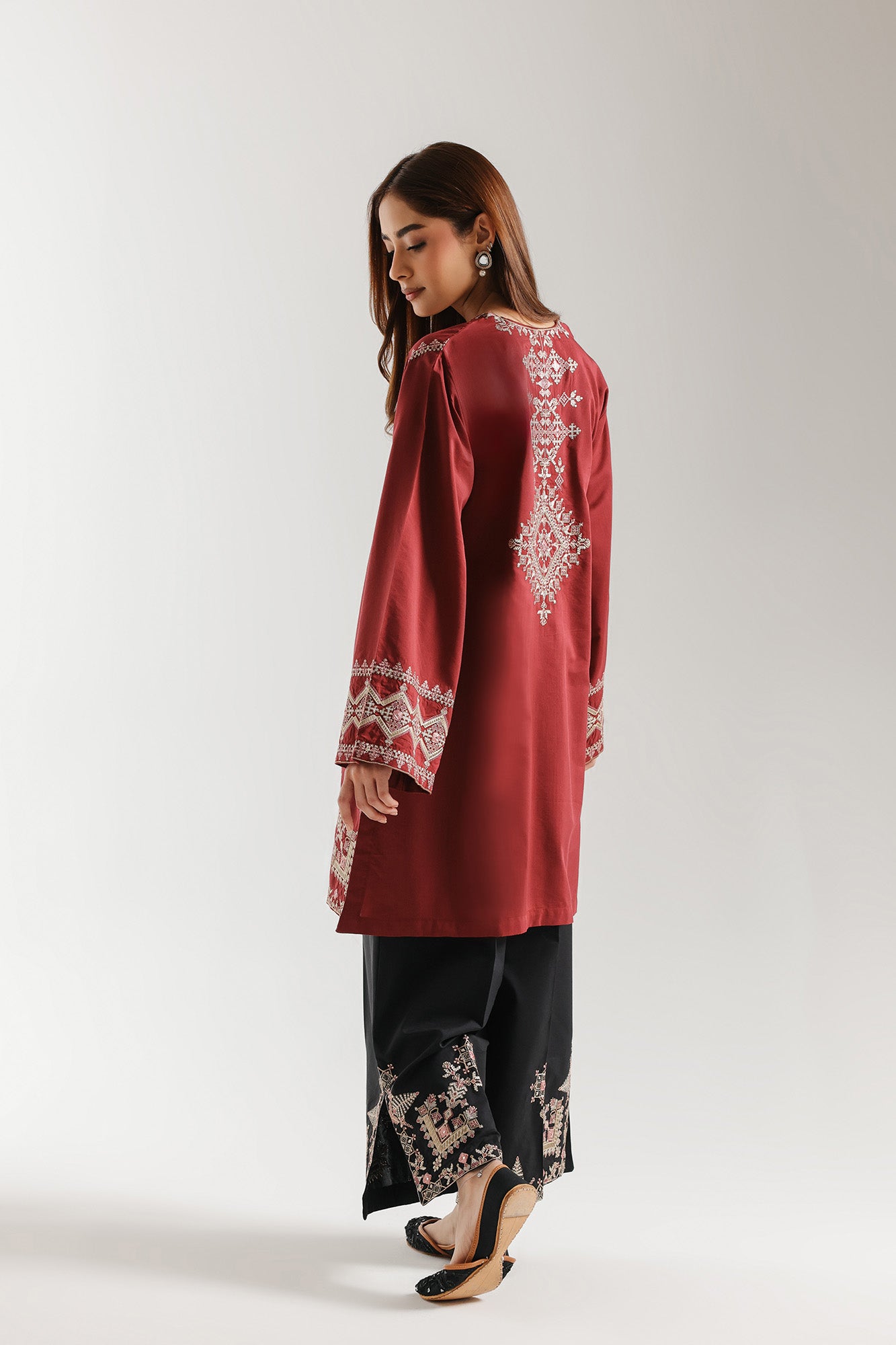 EMBROIDERED SUIT (E3789/103/307)