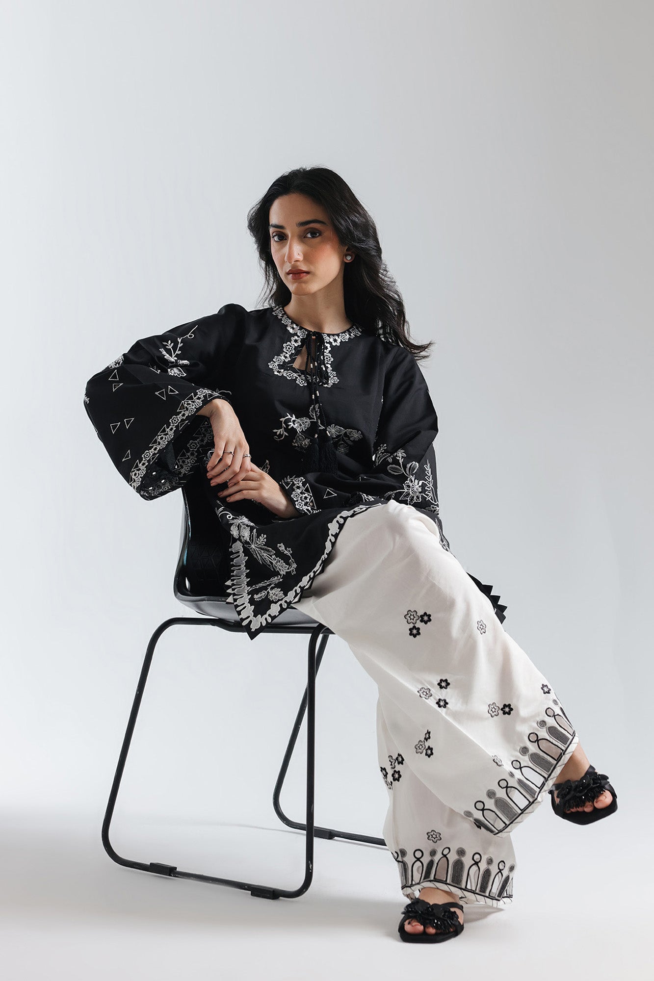 EMBROIDERED SUIT (E3800/103/901)