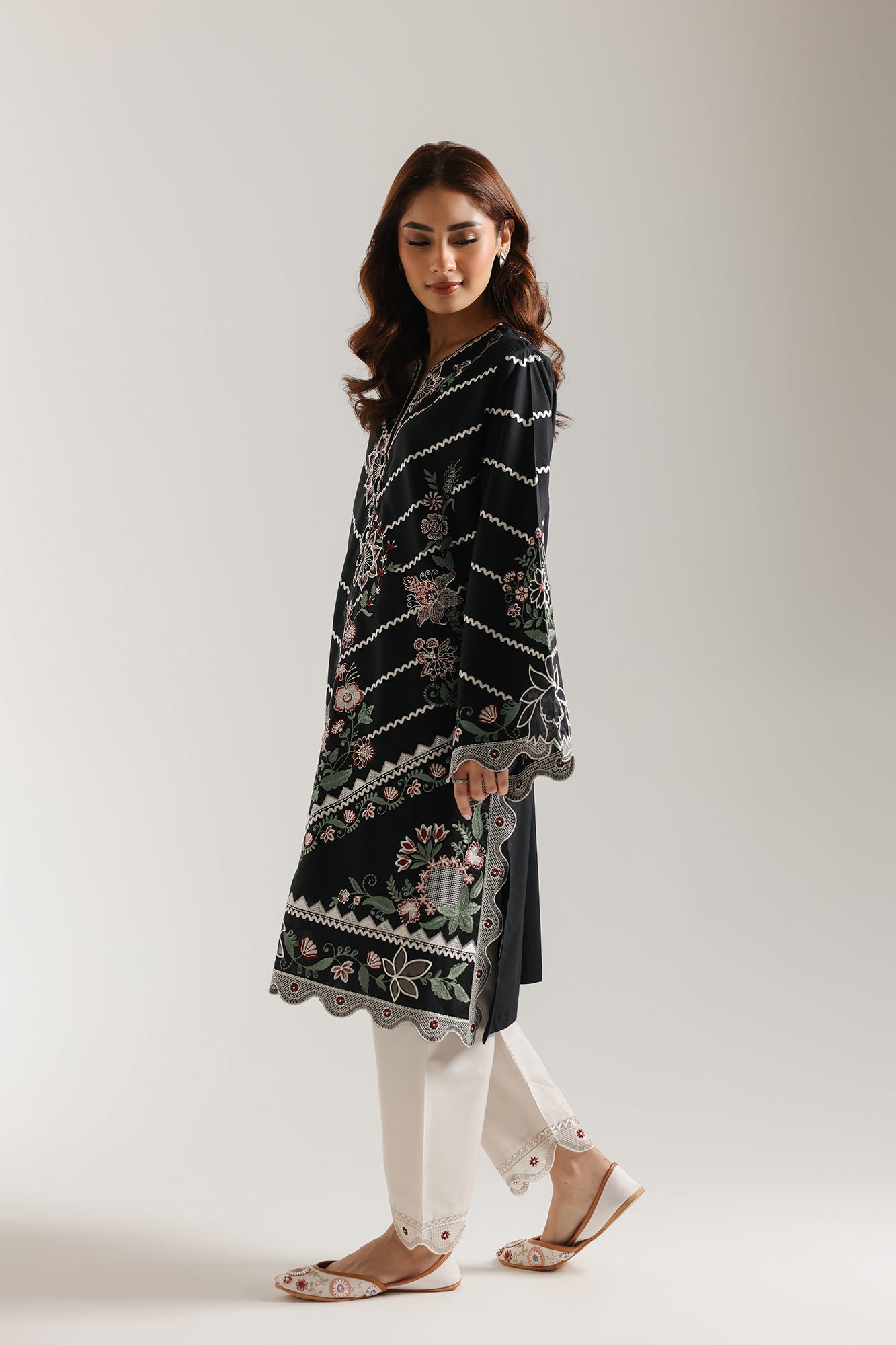 EMBROIDERED SUIT (E3803/103/902)