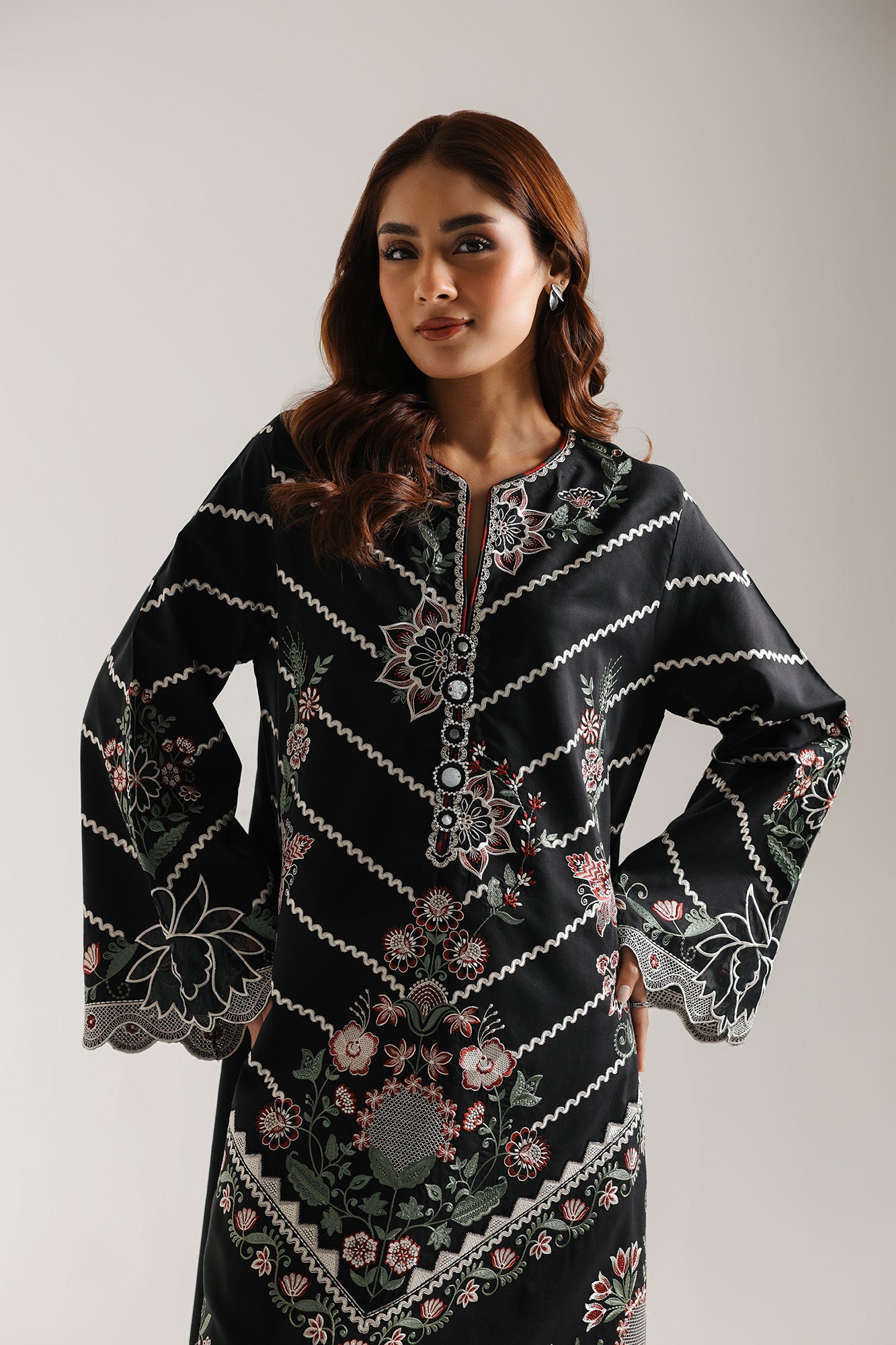 EMBROIDERED SUIT (E3803/103/902)