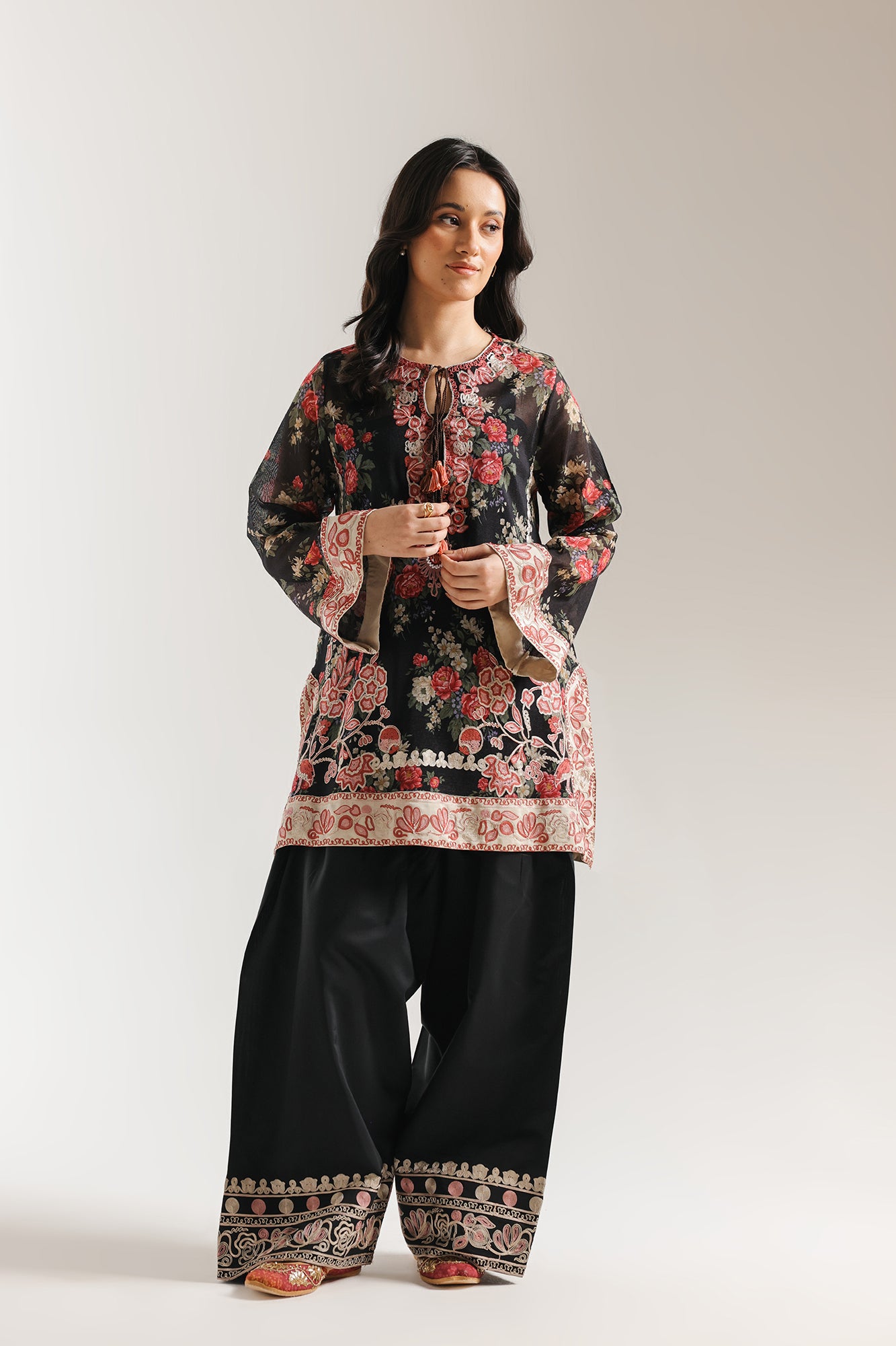 EMBROIDERED SUIT (E4001/103/901)