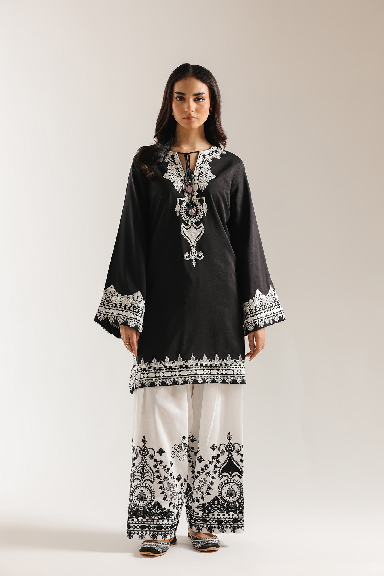 EMBROIDERED SUIT (E4012/103/902)