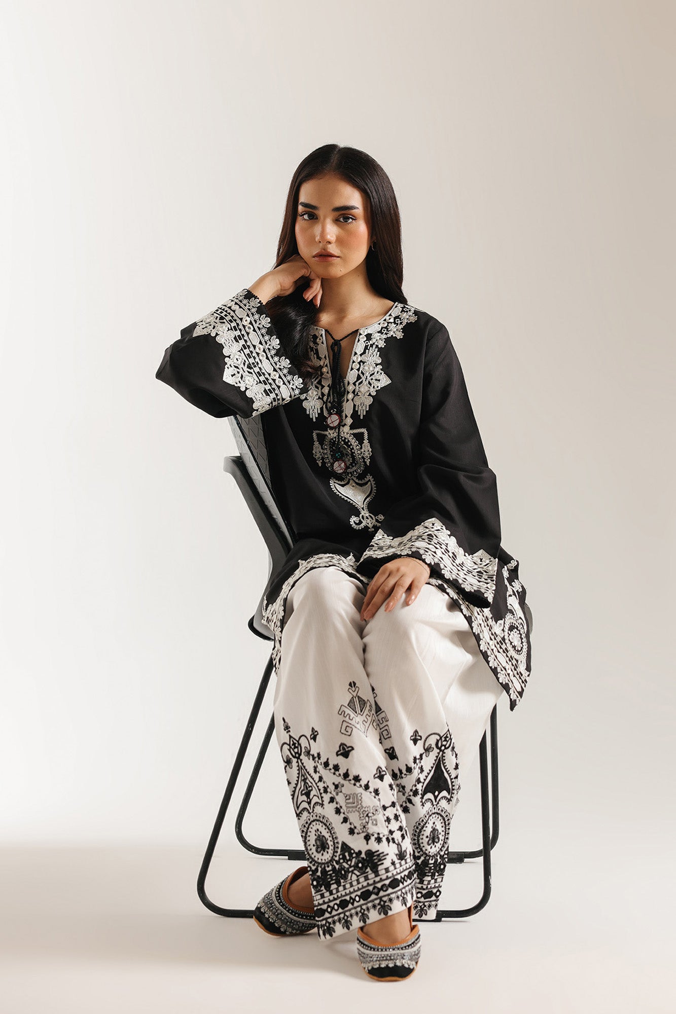 EMBROIDERED SUIT (E4012/103/902)