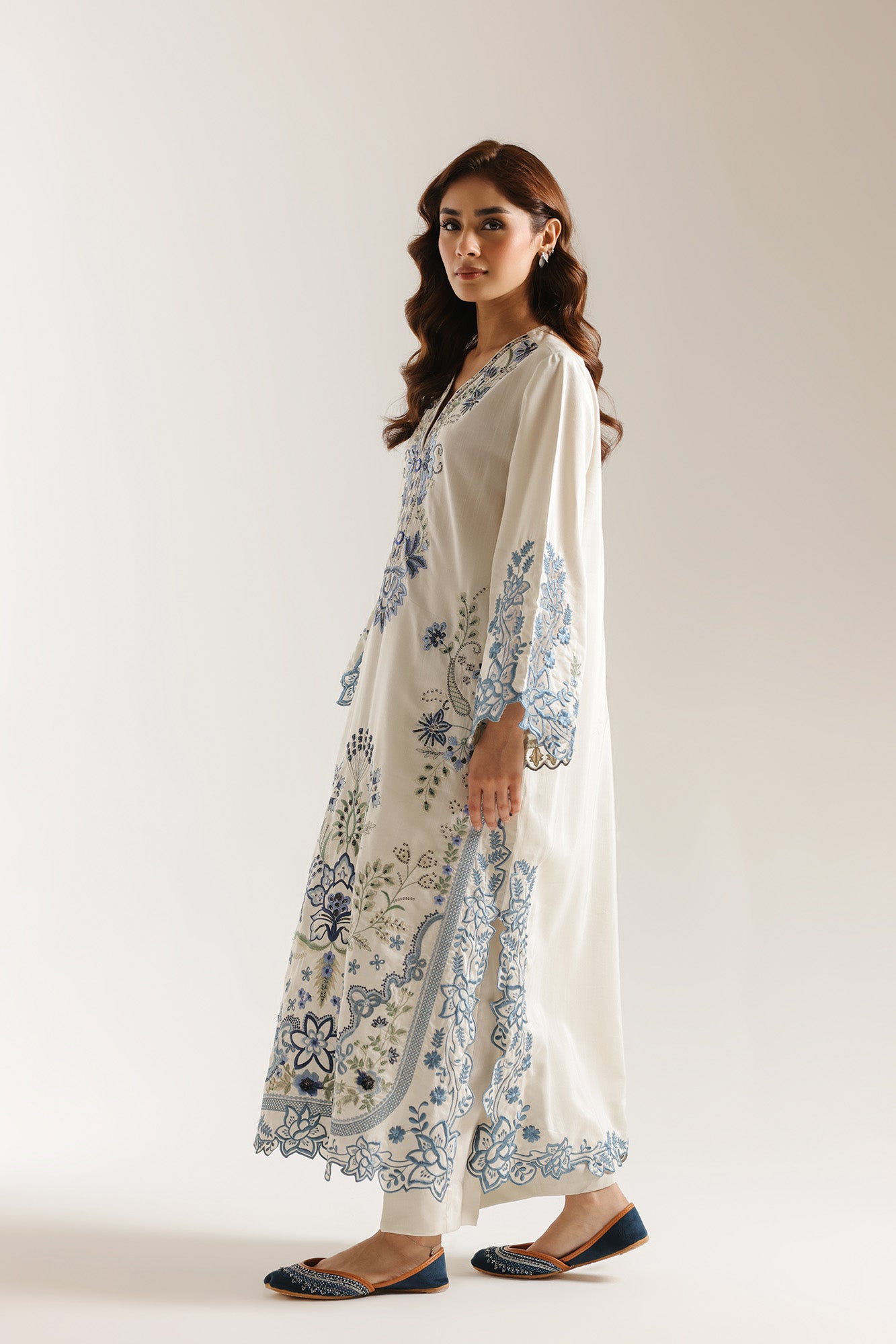 EMBROIDERED SUIT (E4014/103/636)