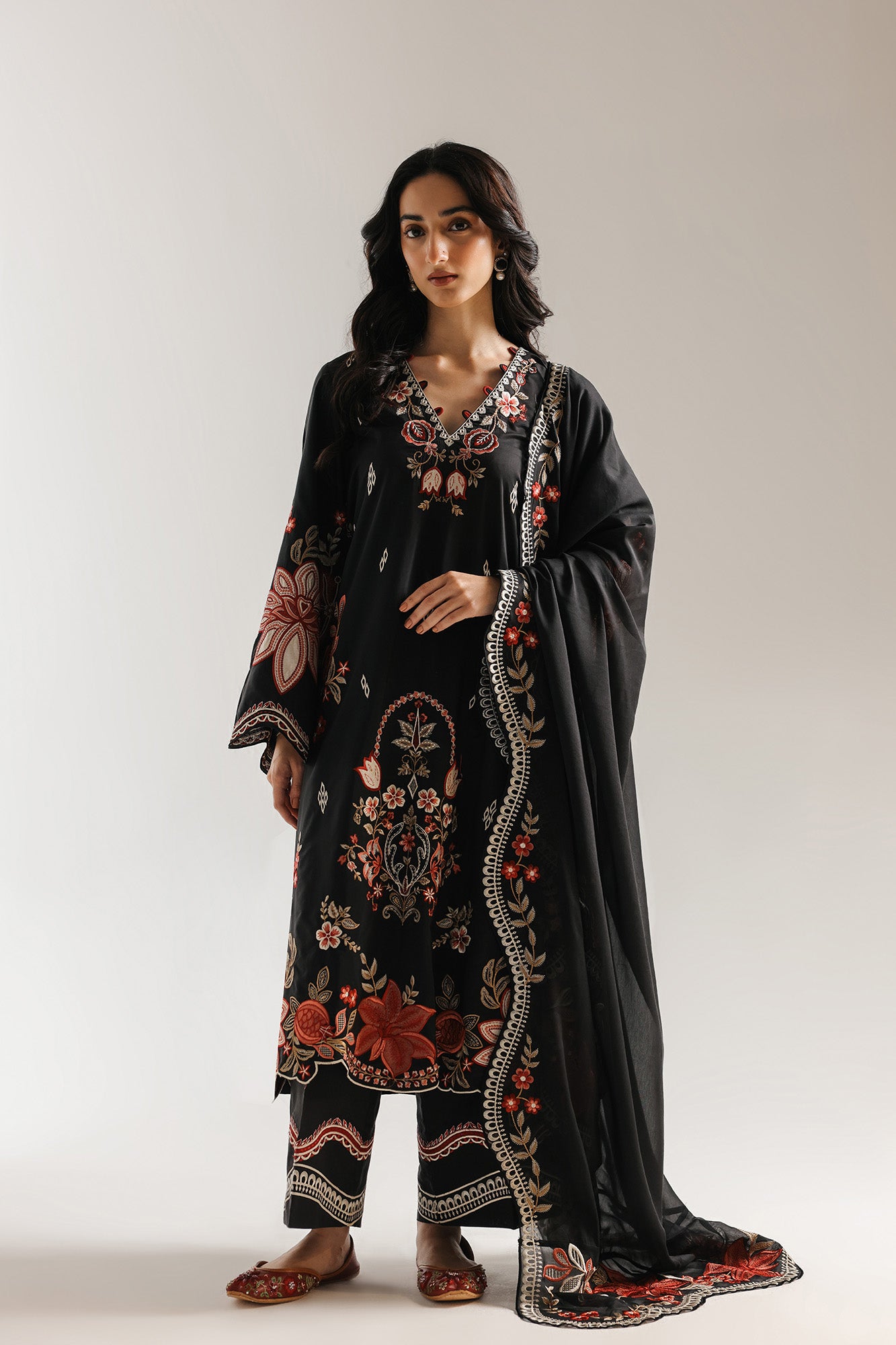 EMBROIDERED SUIT (E4020/103/902)