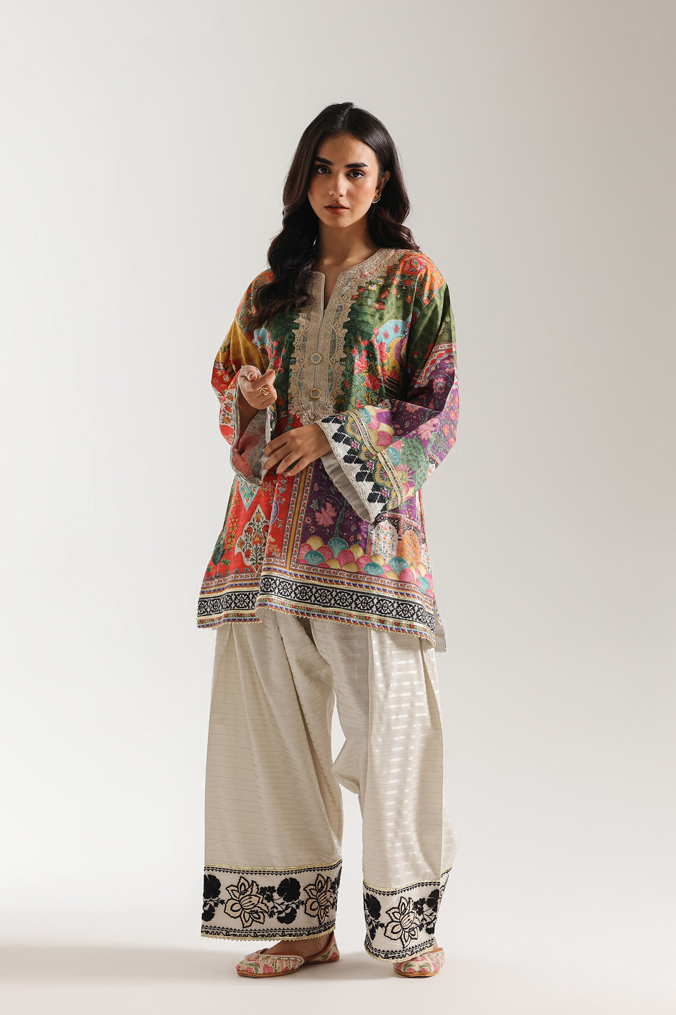 EMBROIDERED SUIT (E4032/103/005)