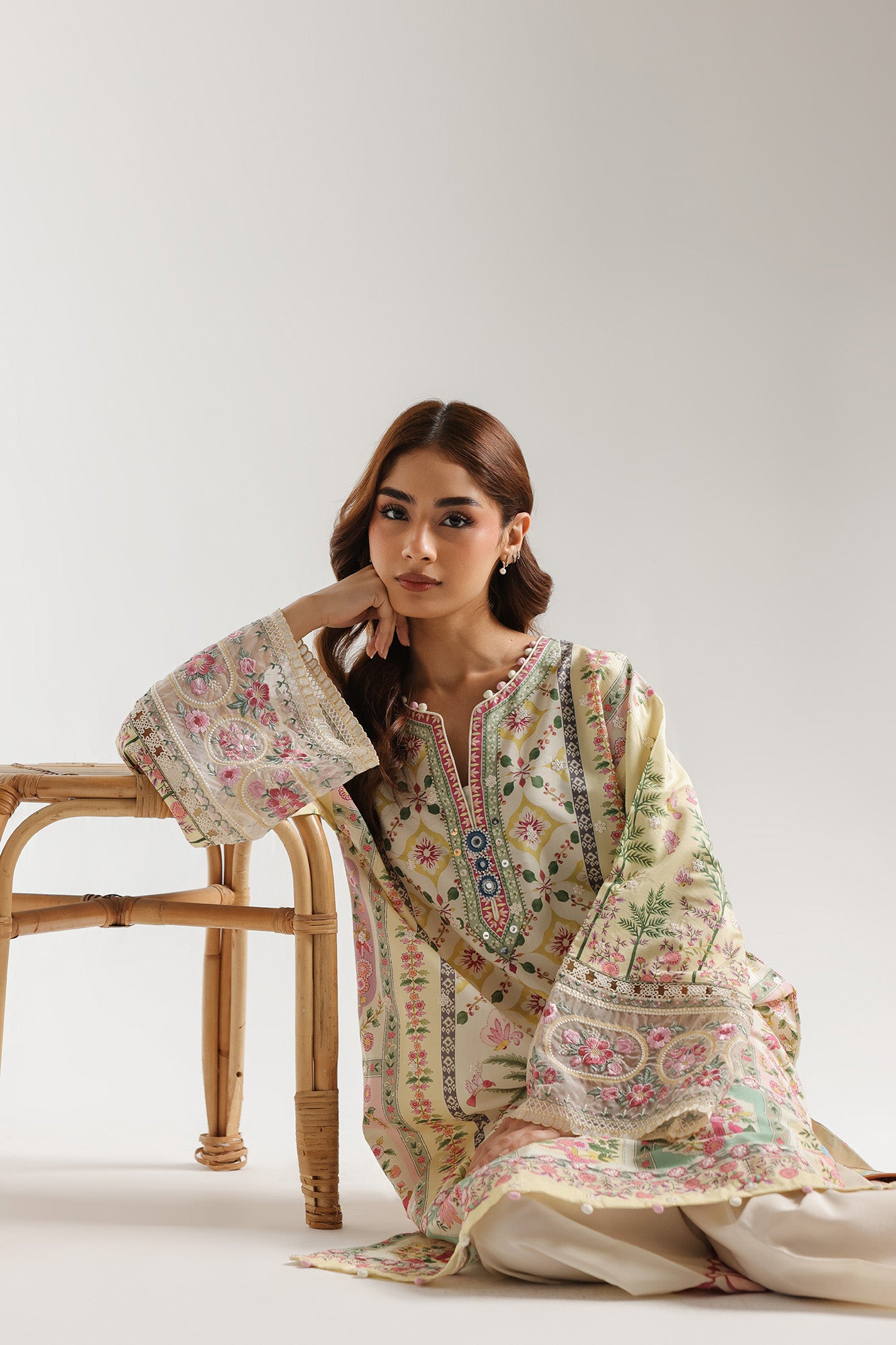 EMBROIDERED SUIT (E4034/103/817)