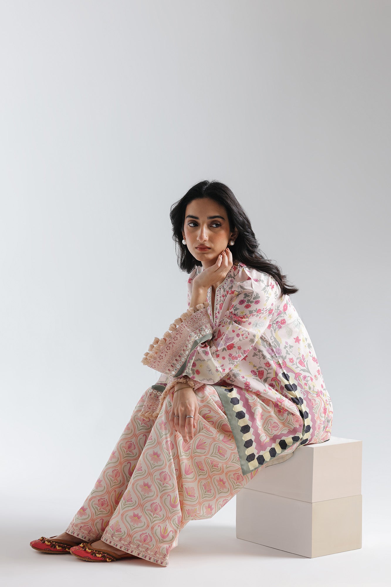 EMBROIDERED SUIT (E4036/103/427)