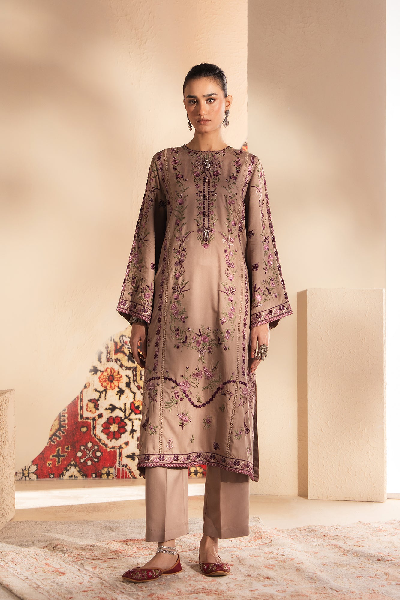 EMBROIDERED SUIT (E4042/103/805)