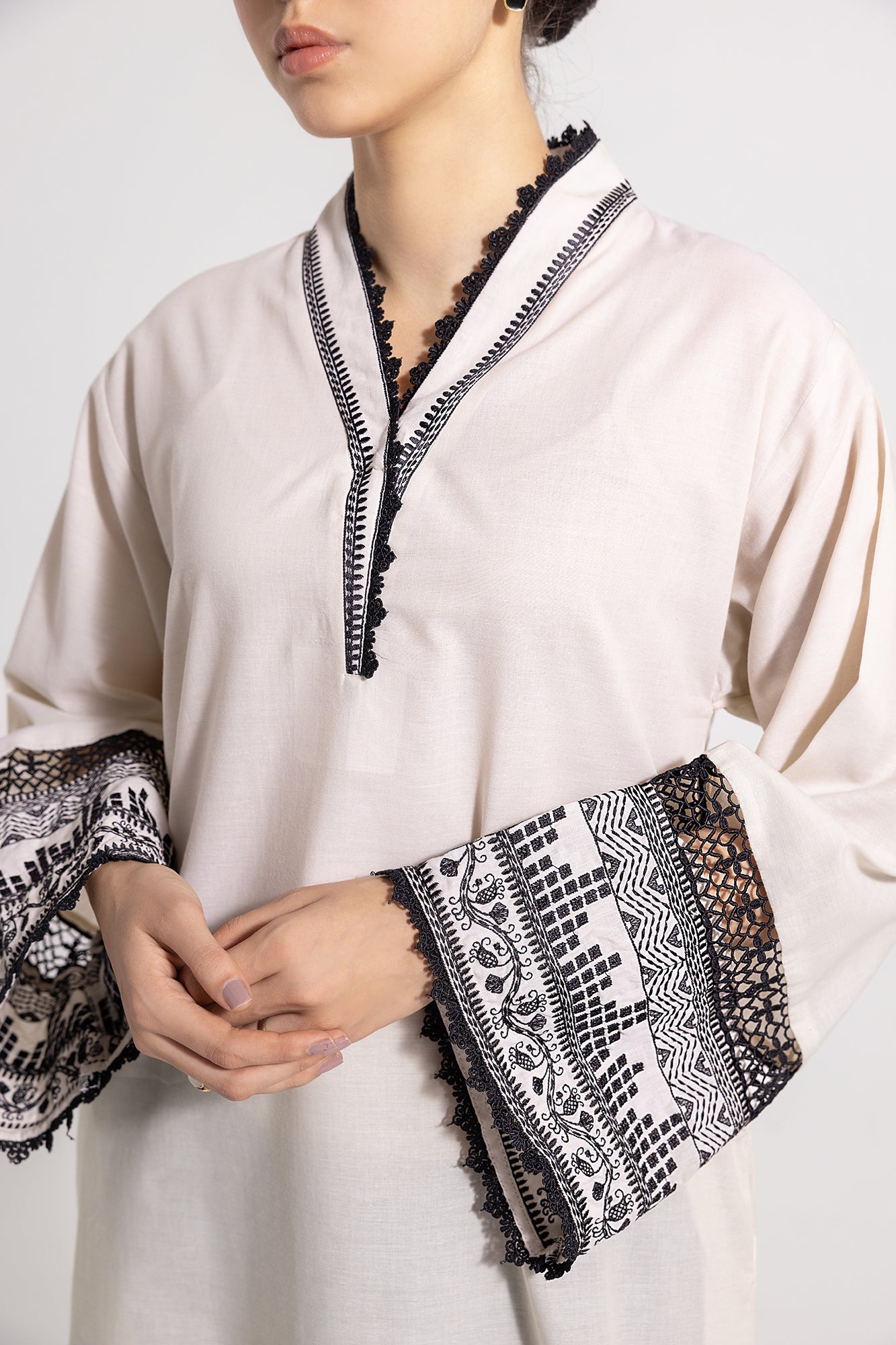 EMBROIDERED SHIRT (E4049/102/112)