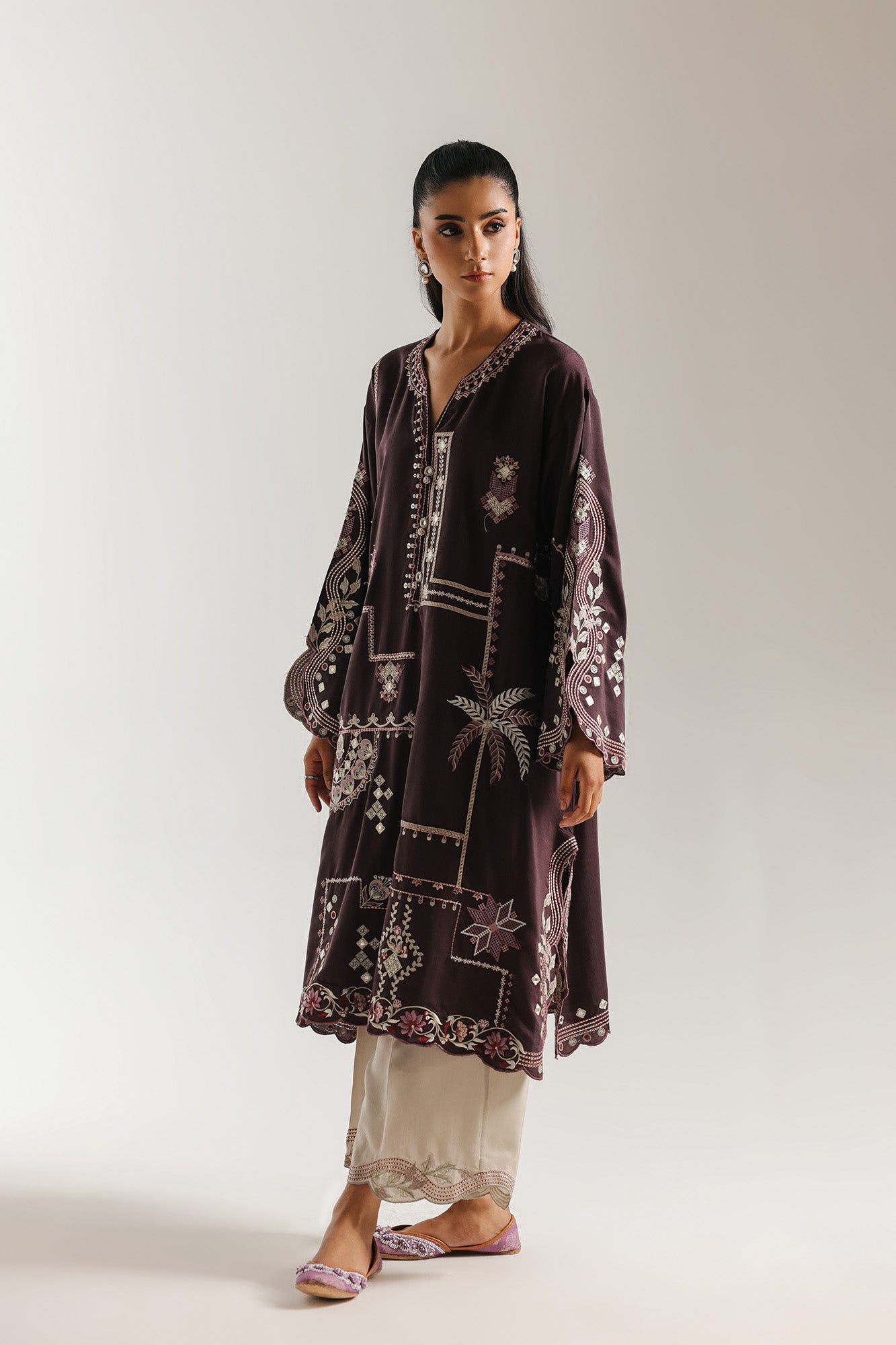 EMBROIDERED SUIT (E4049/103/516)
