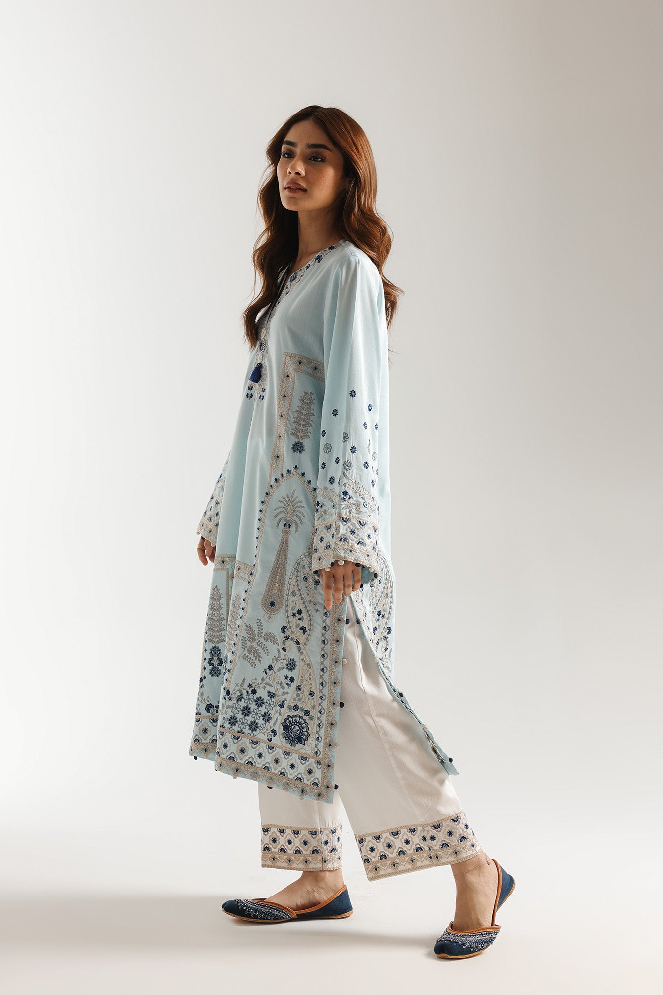 EMBROIDERED SUIT (E4051/103/636)