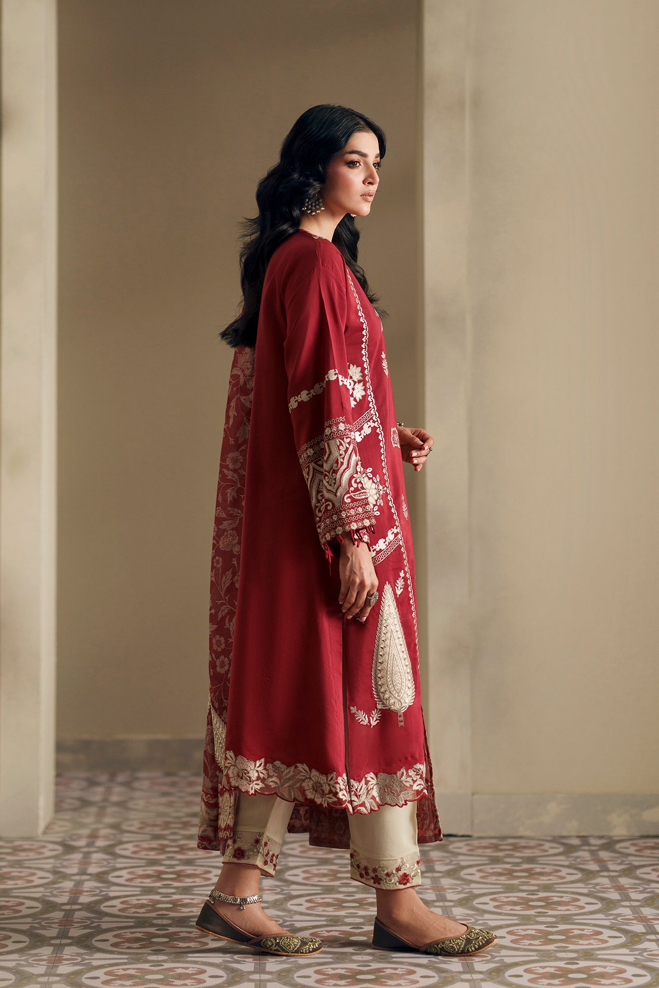 EMBROIDERED SUIT (E4053/103/301)