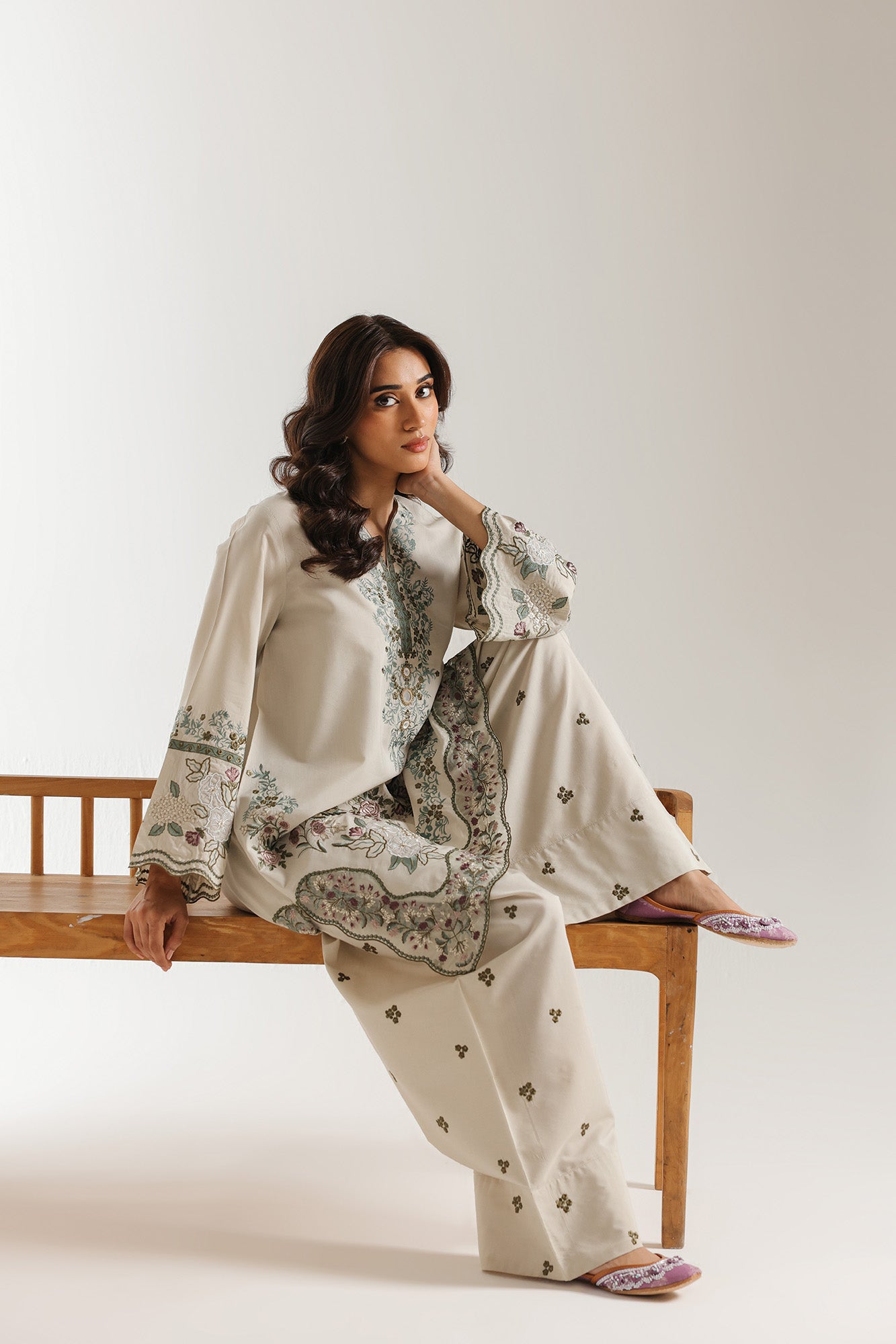 EMBROIDERED SUIT (E4056/103/006)