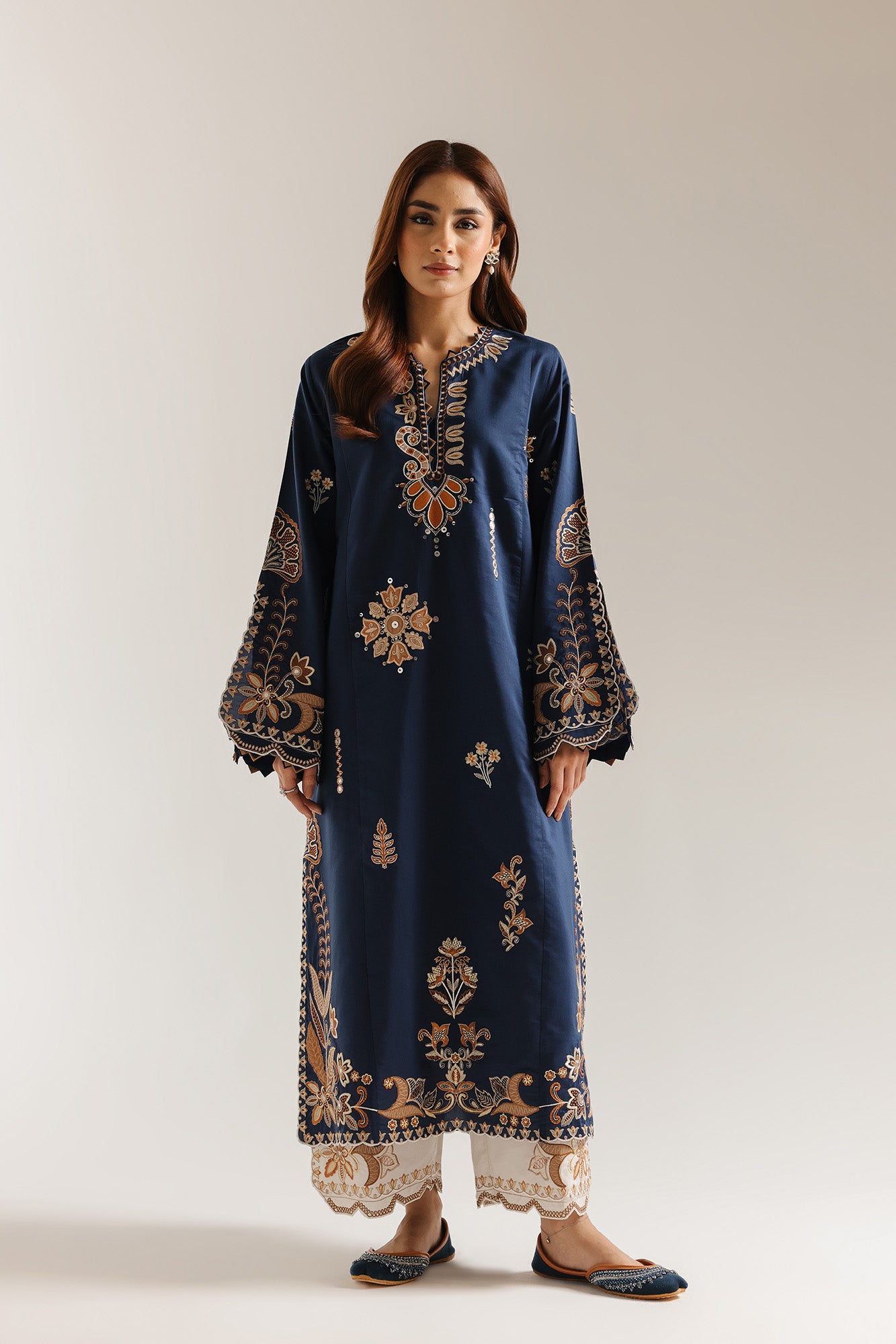 EMBROIDERED SUIT (E4057/103/622)