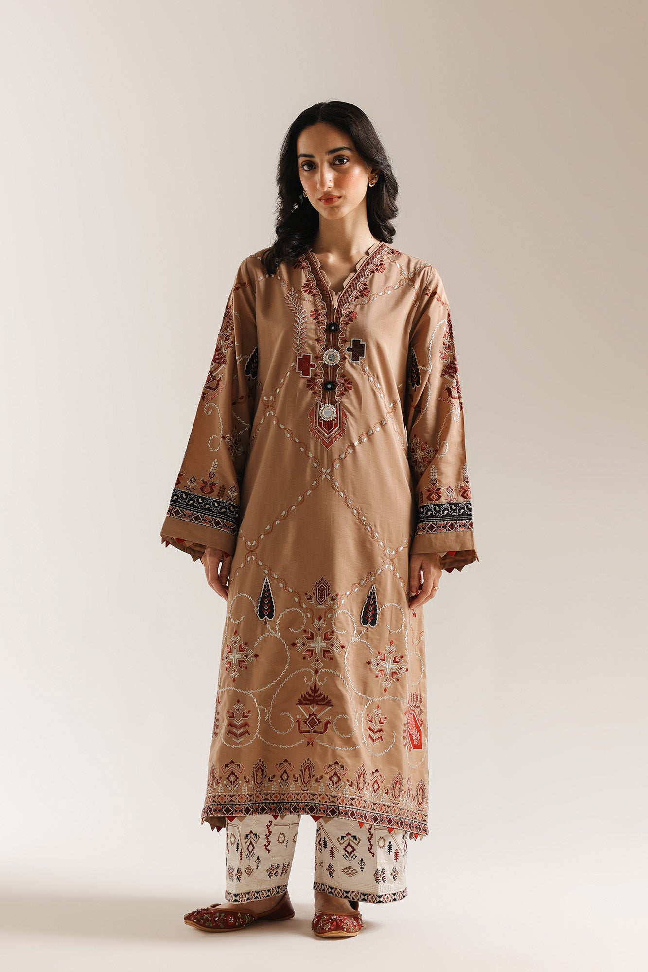 EMBROIDERED SUIT (E4068/103/804)