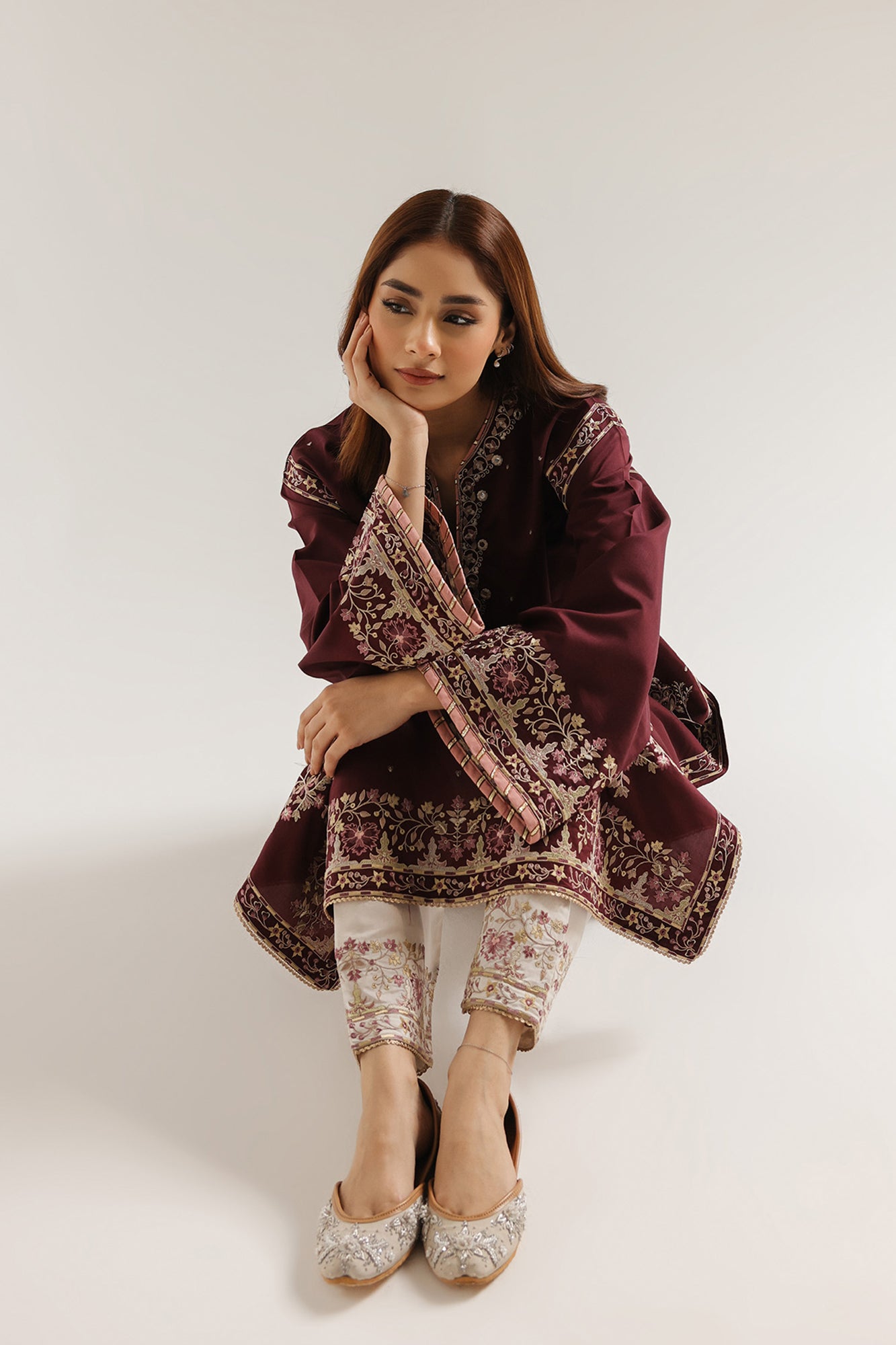 EMBROIDERED SUIT (E4071/103/402)