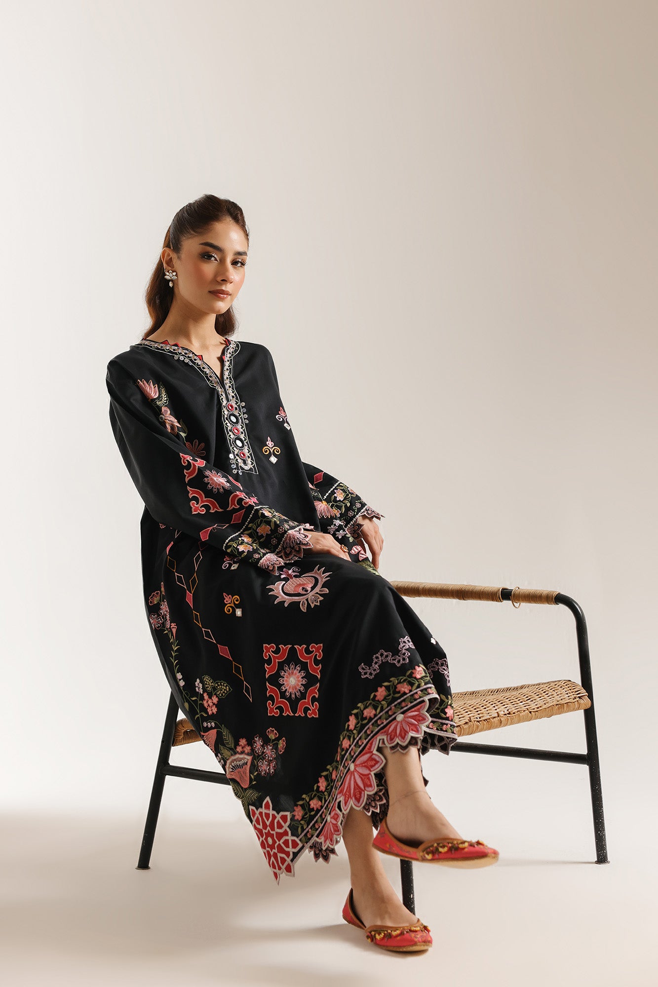 EMBROIDERED SUIT (E4073/103/902)